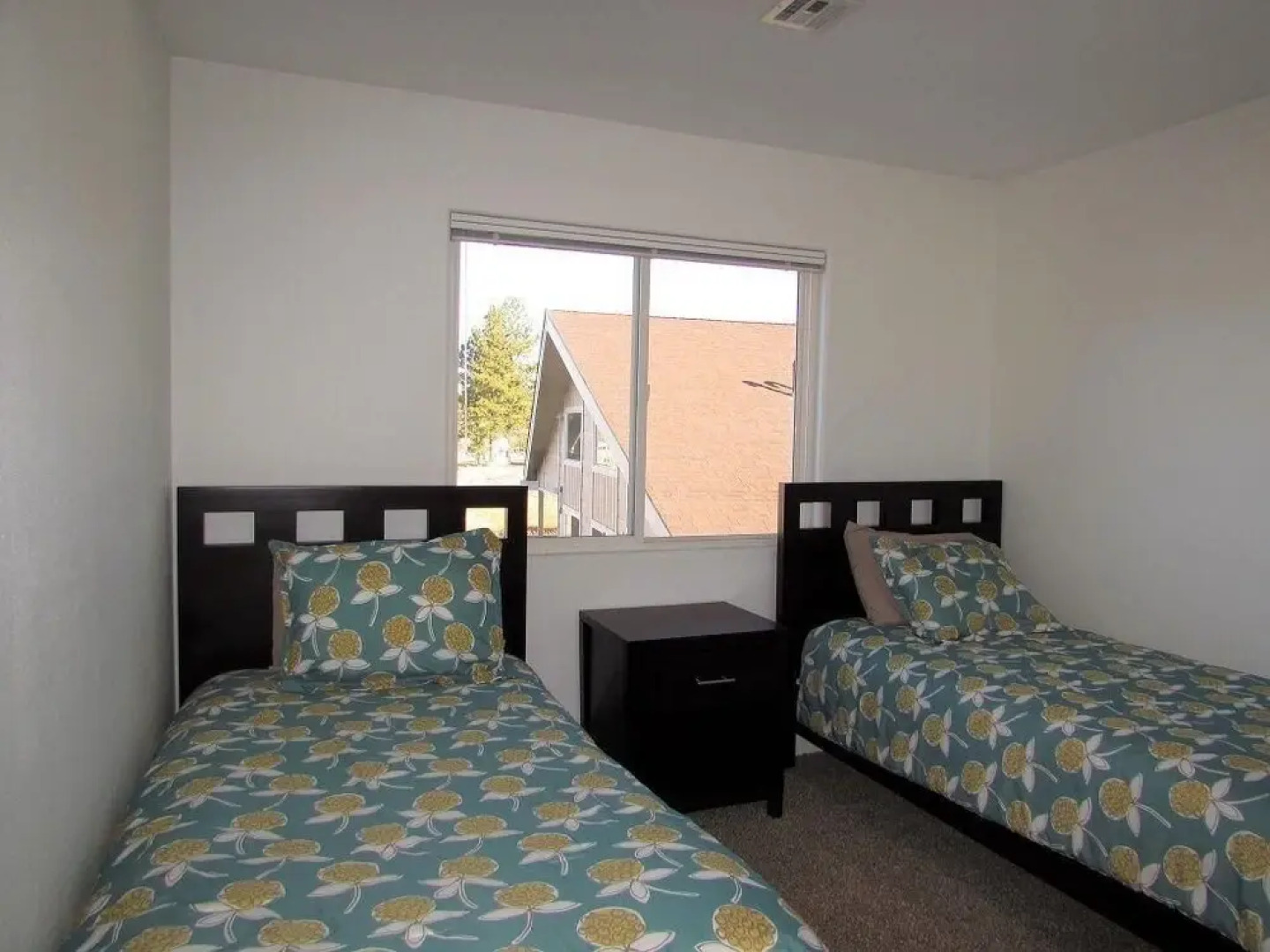 032 - Lakefront Village Escape