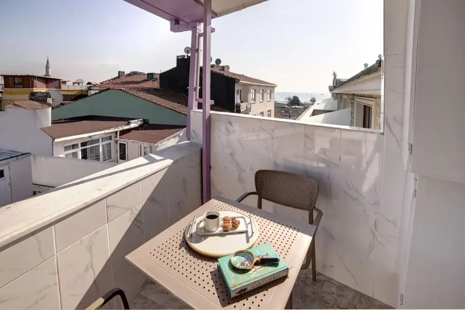 Seven Roses Apart Hotel