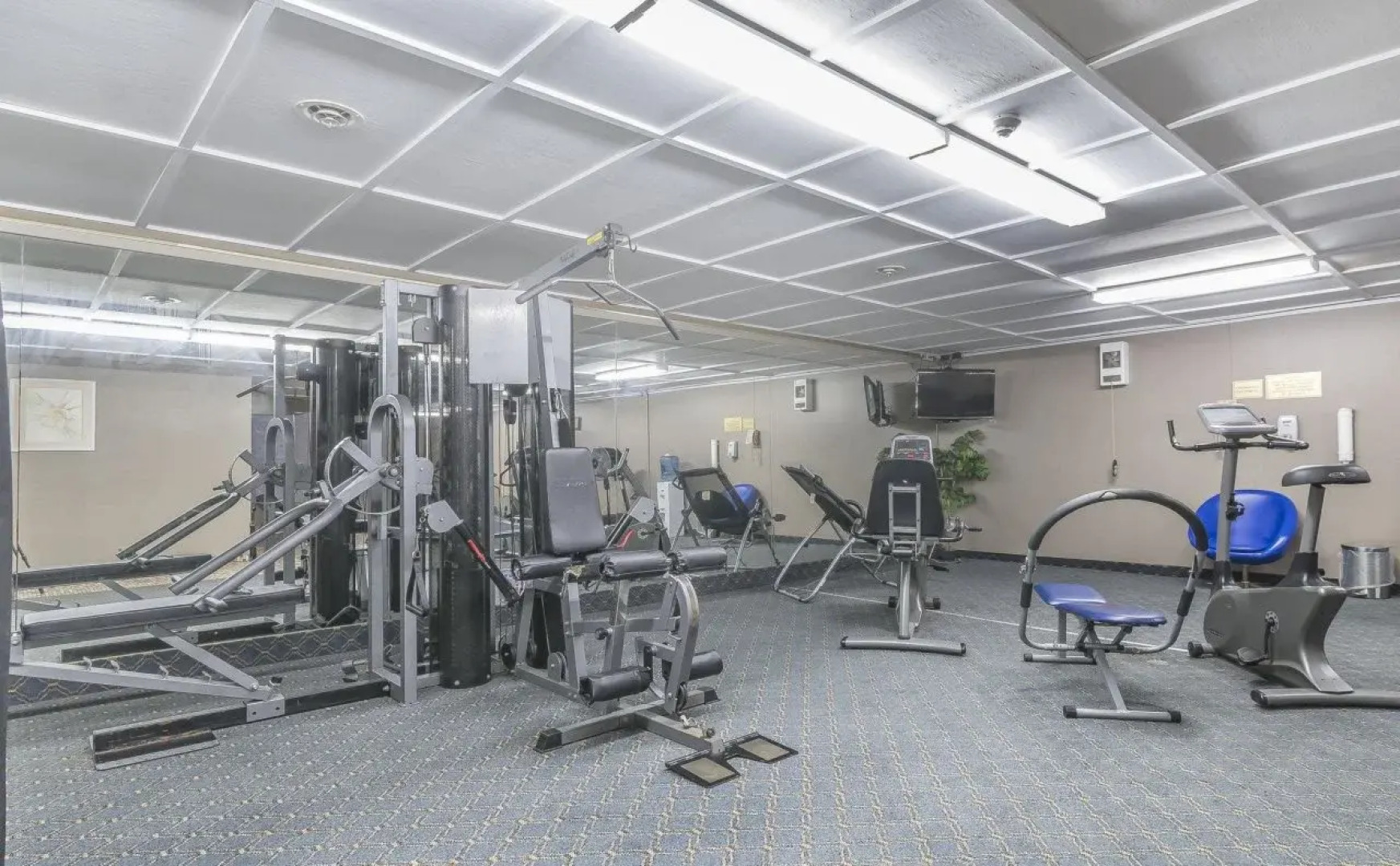 Jolly Roger Inn & Resort