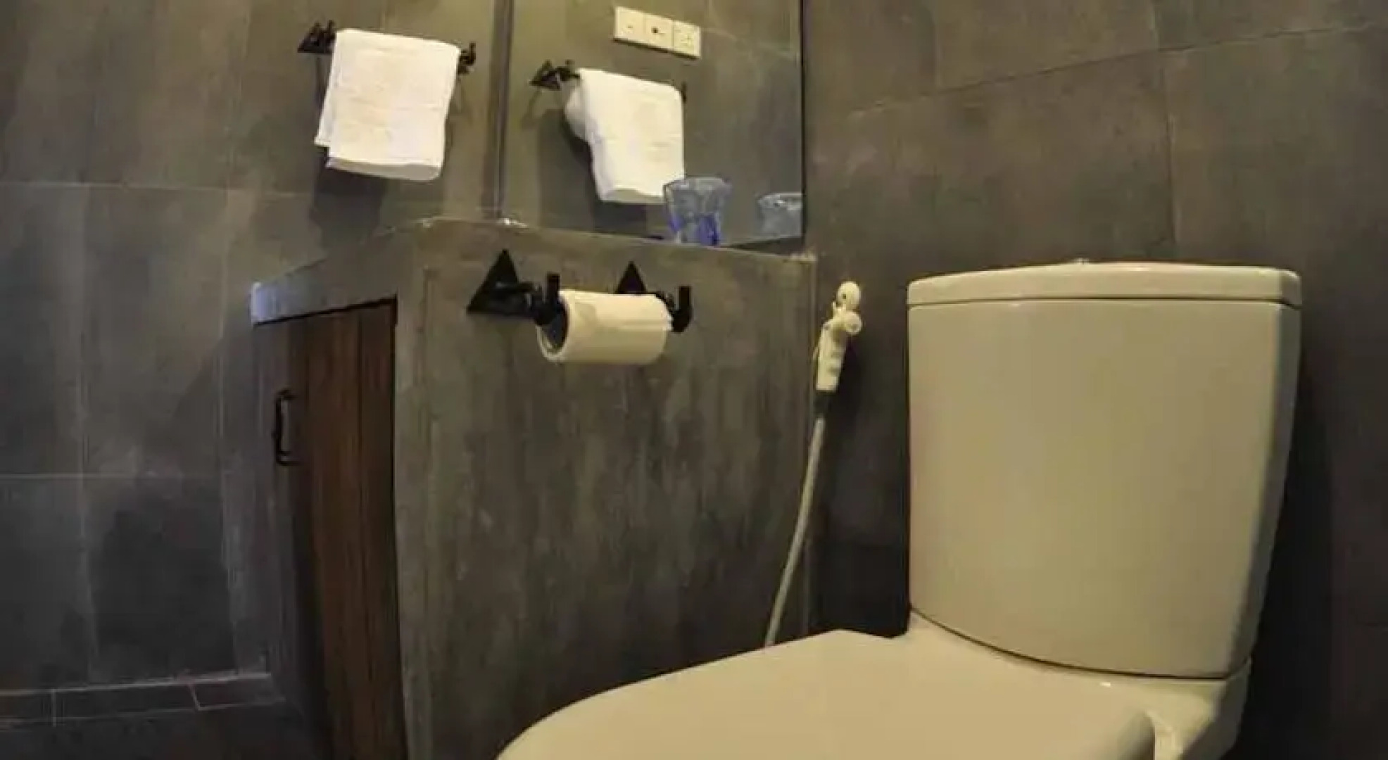 Tissakumbura Holiday Home