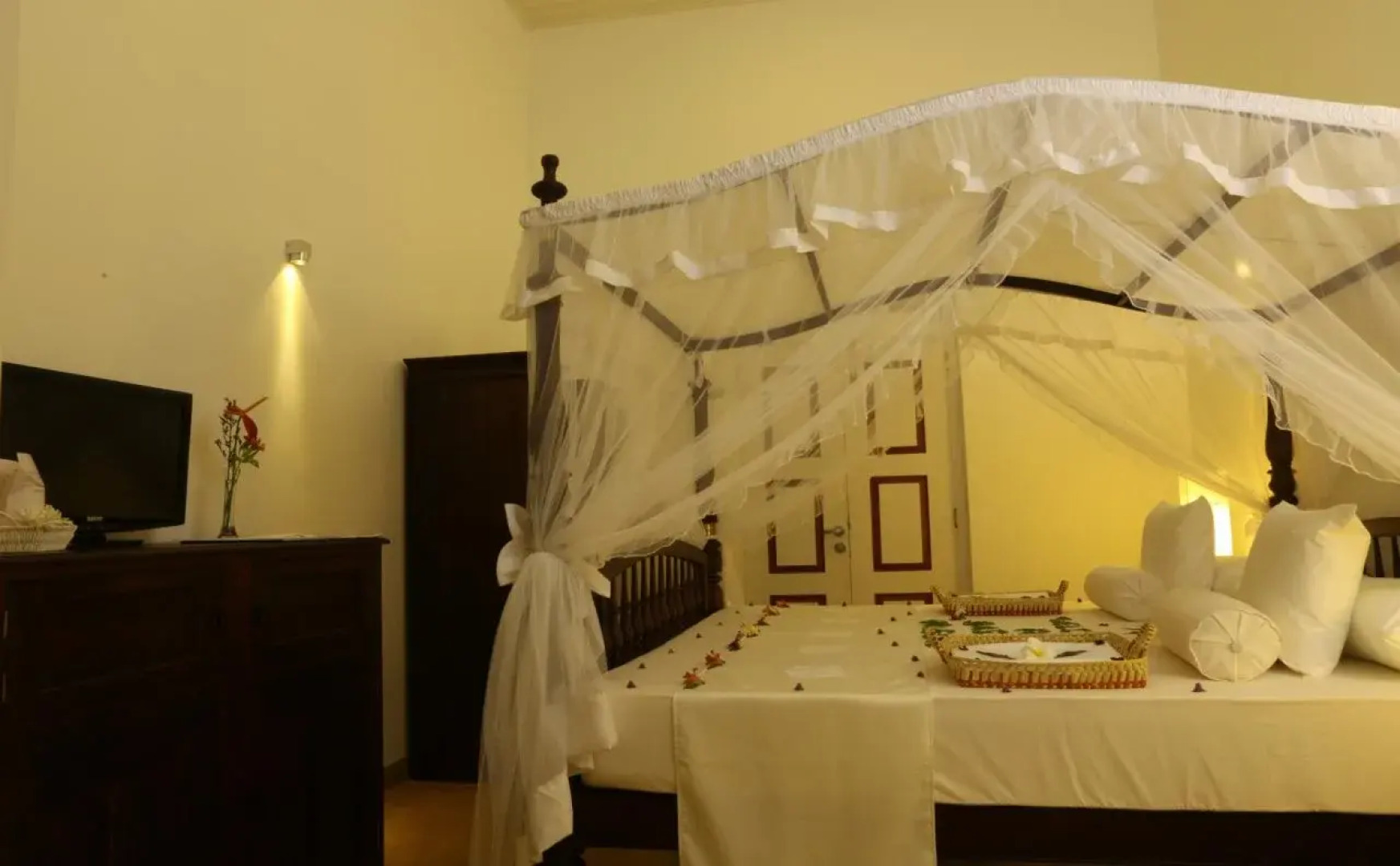 The Beach Hotel Oasis Bridge