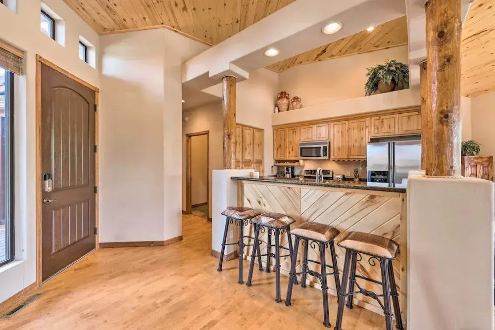 Unwind Fireside: Dog-friendly Show Low Townhome!