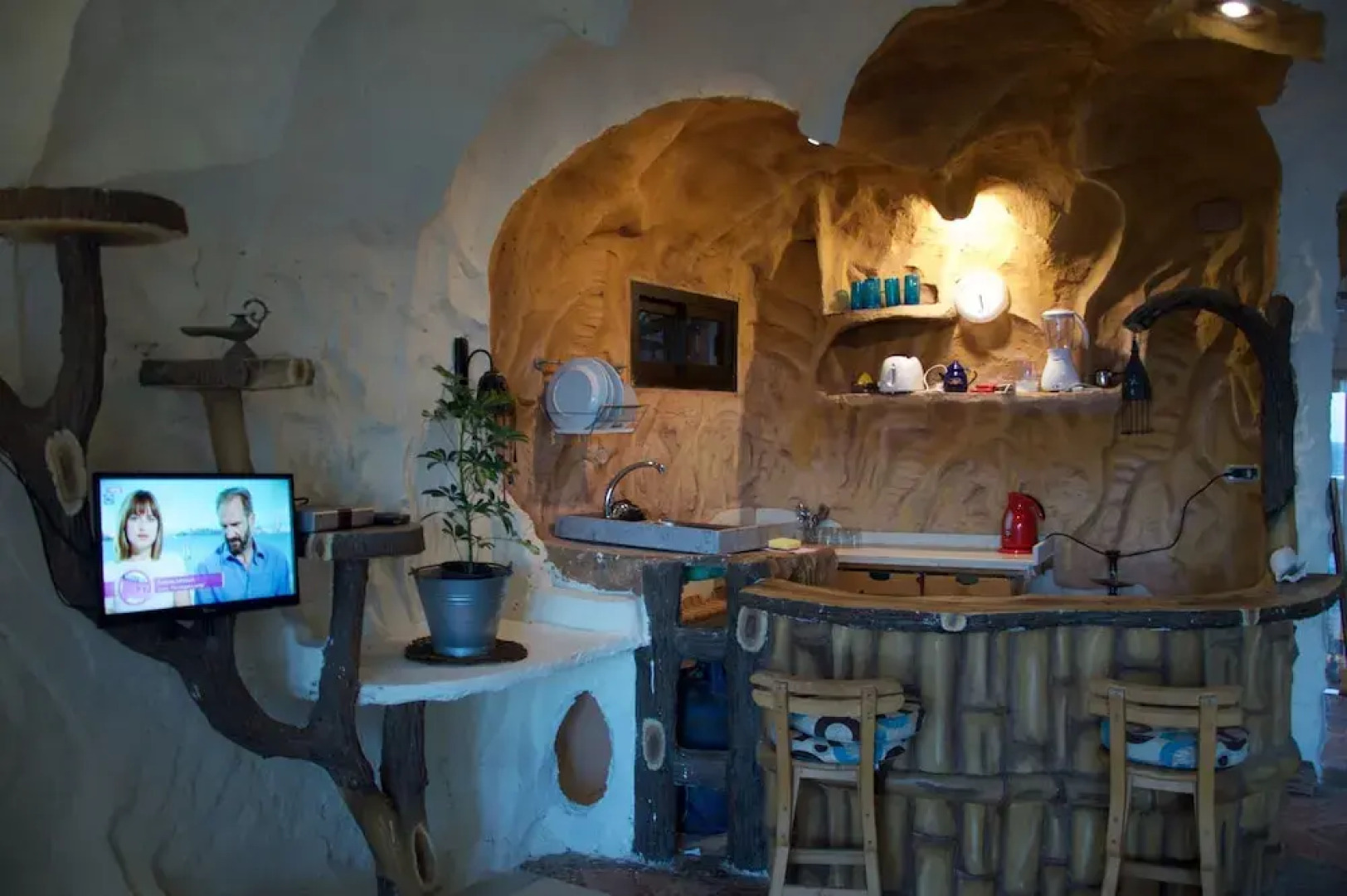 The Cozy Beach Cave