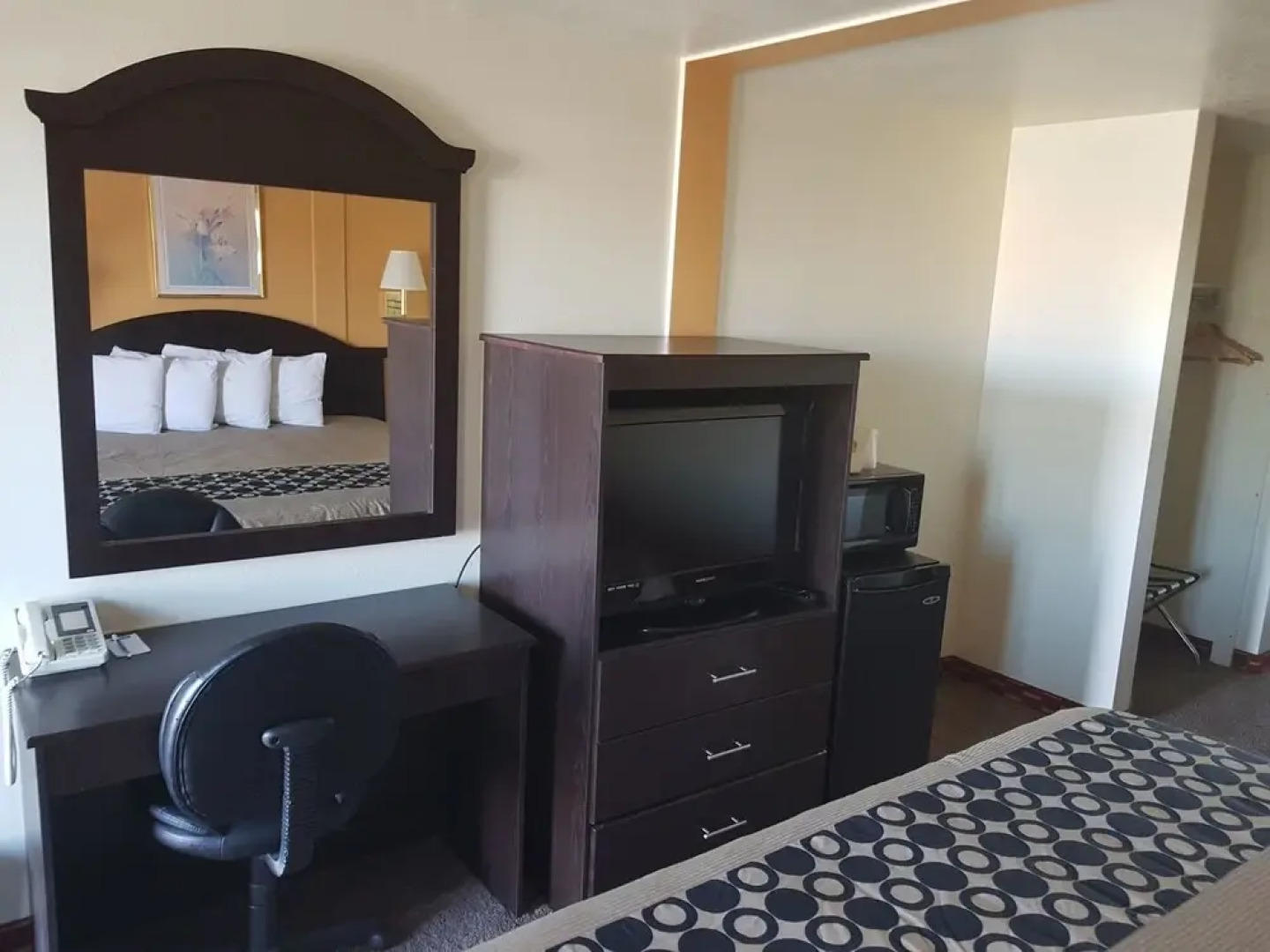 Split Mountain Motel