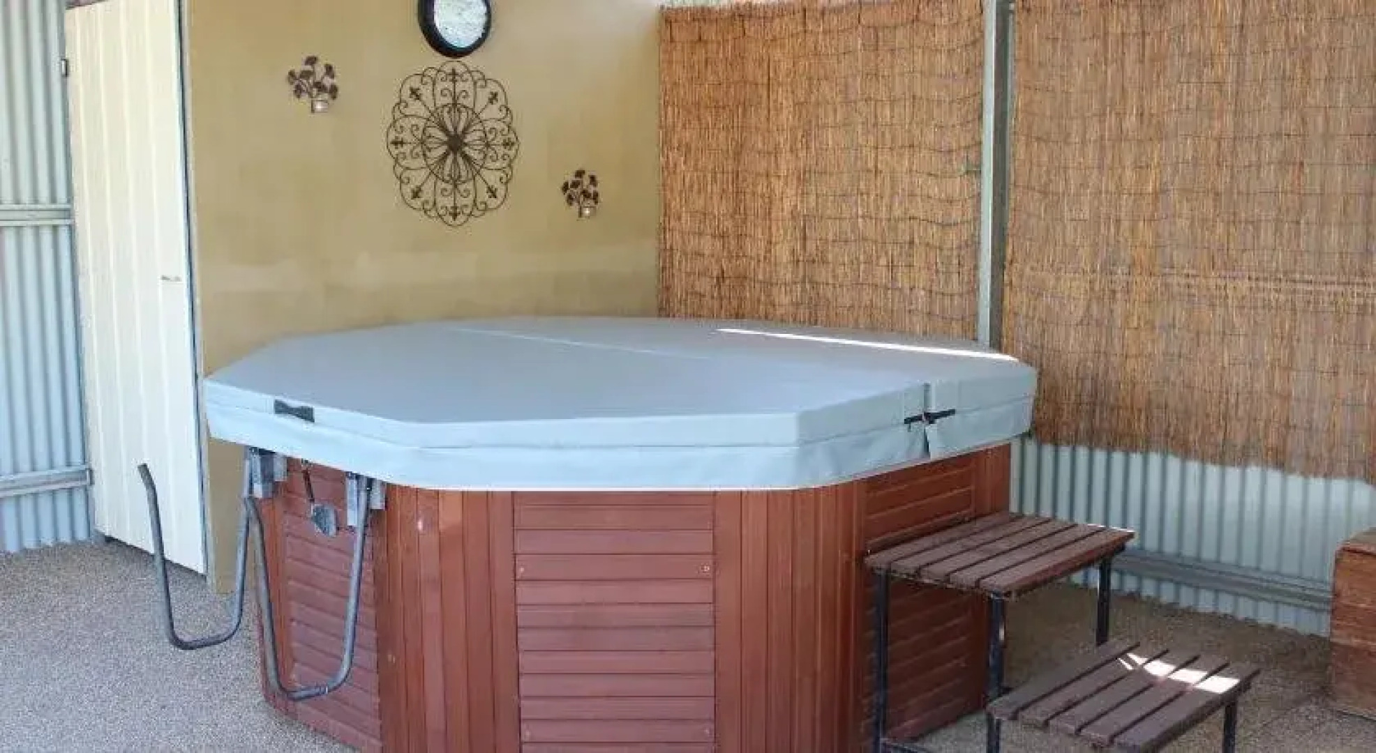 Elinike Guest Cottages