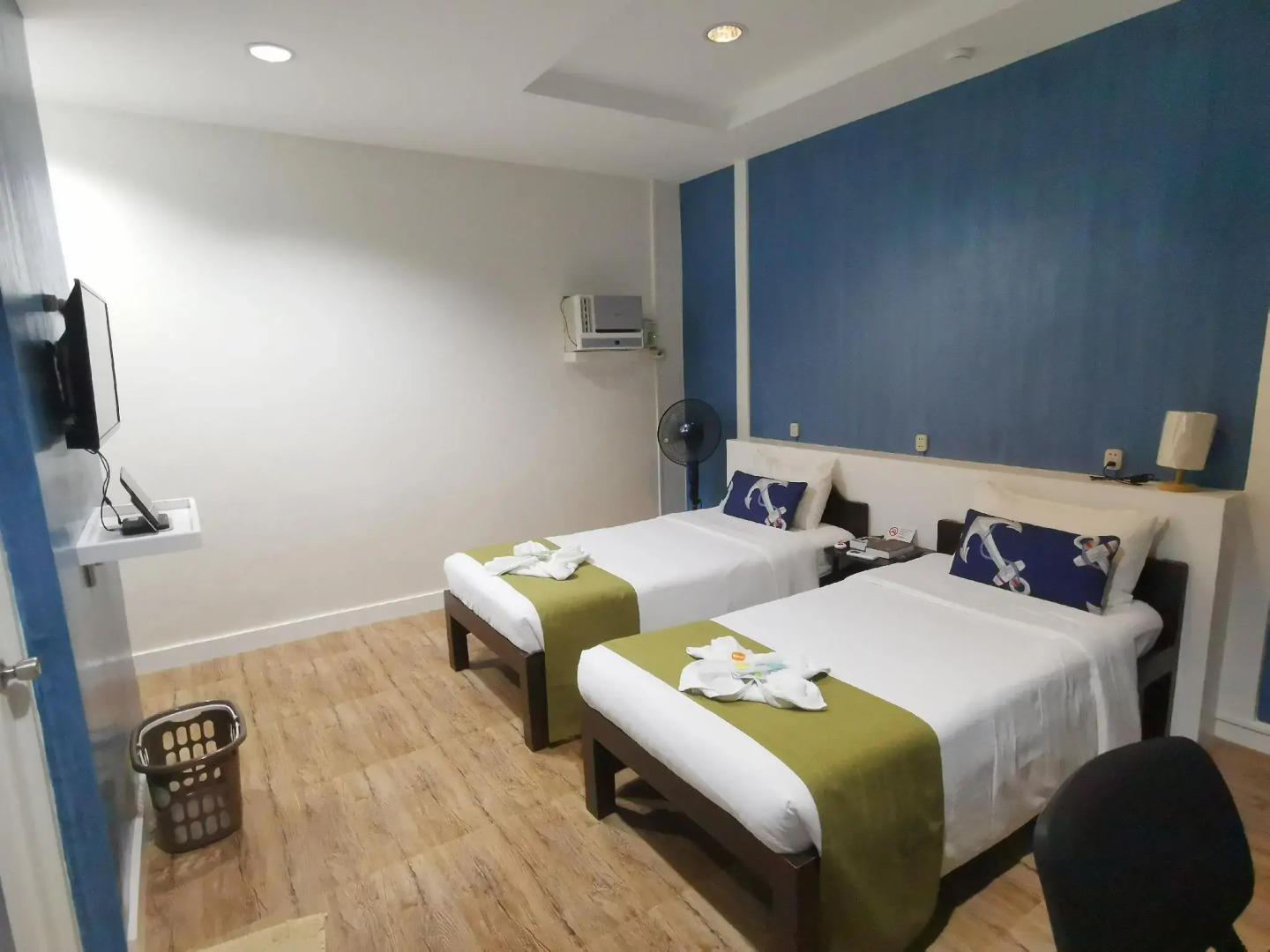 Pescadores Seaview Suites Moalboal