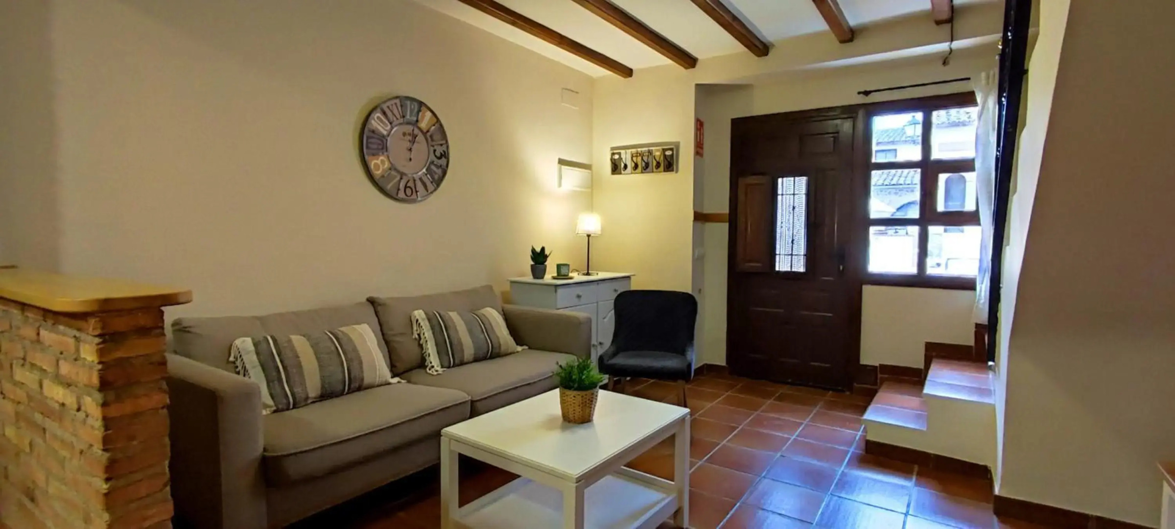 Masía de San Juan Casas Rurales con piscina y vistas a la montaña