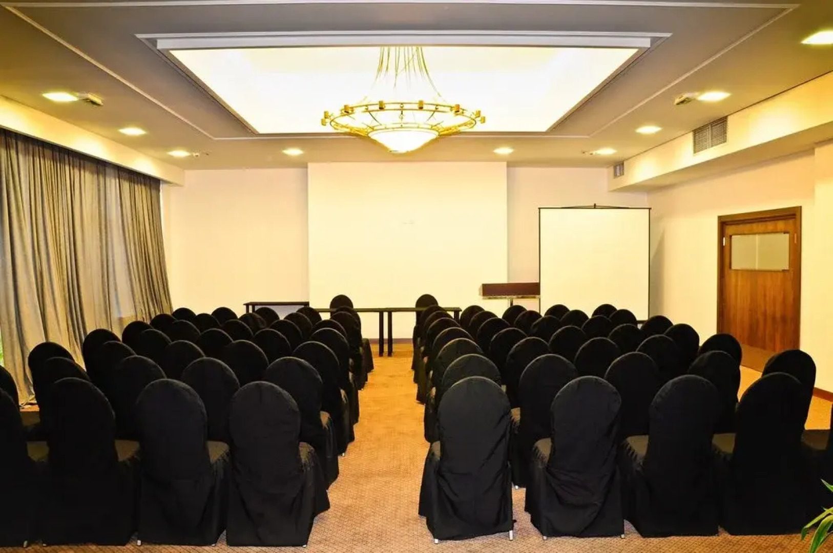 Отель Moxy Belgrade