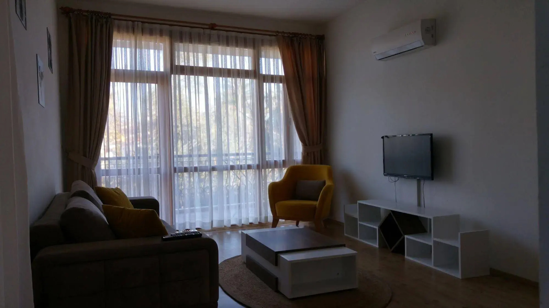 Old Town Deluxe Flats