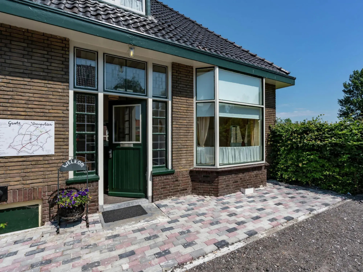 Quaint Holiday Home in Friesland by the Lake