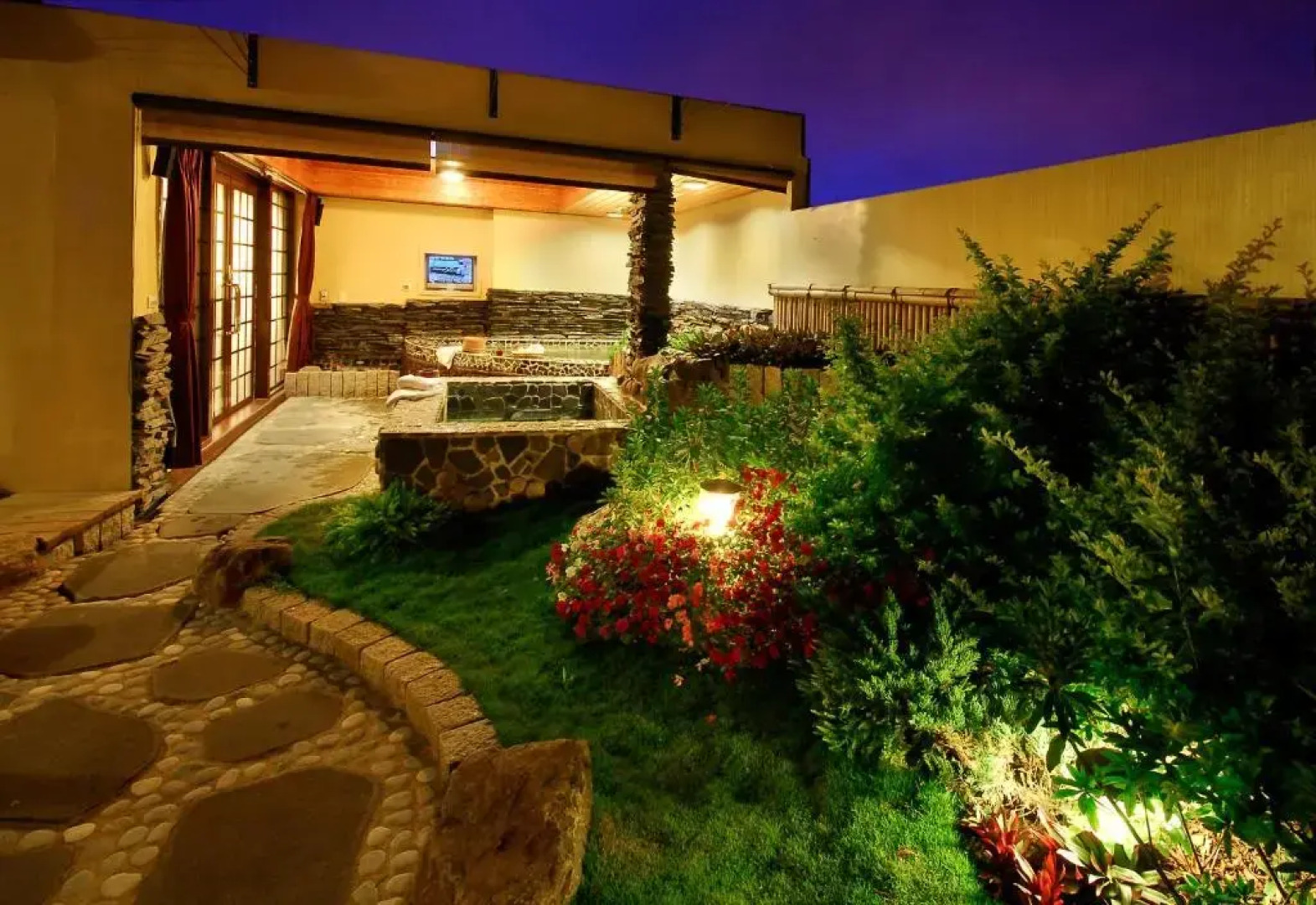 Ming Lu Holiday Hotel