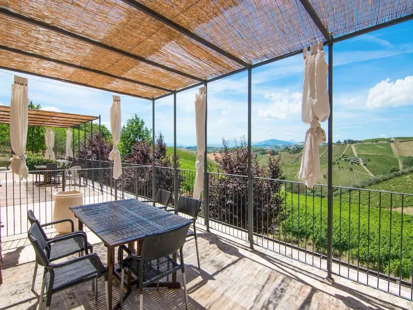 Scenic Apartment in Ascoli Piceno with Hot Tub