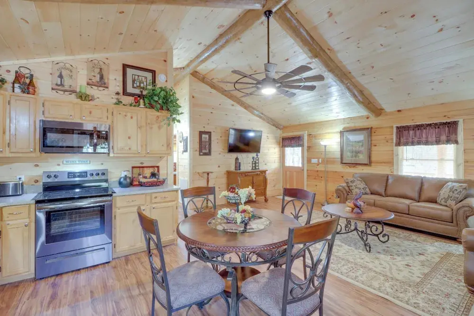 Tumbling Shoals Cabin Near Greers Ferry Lake!