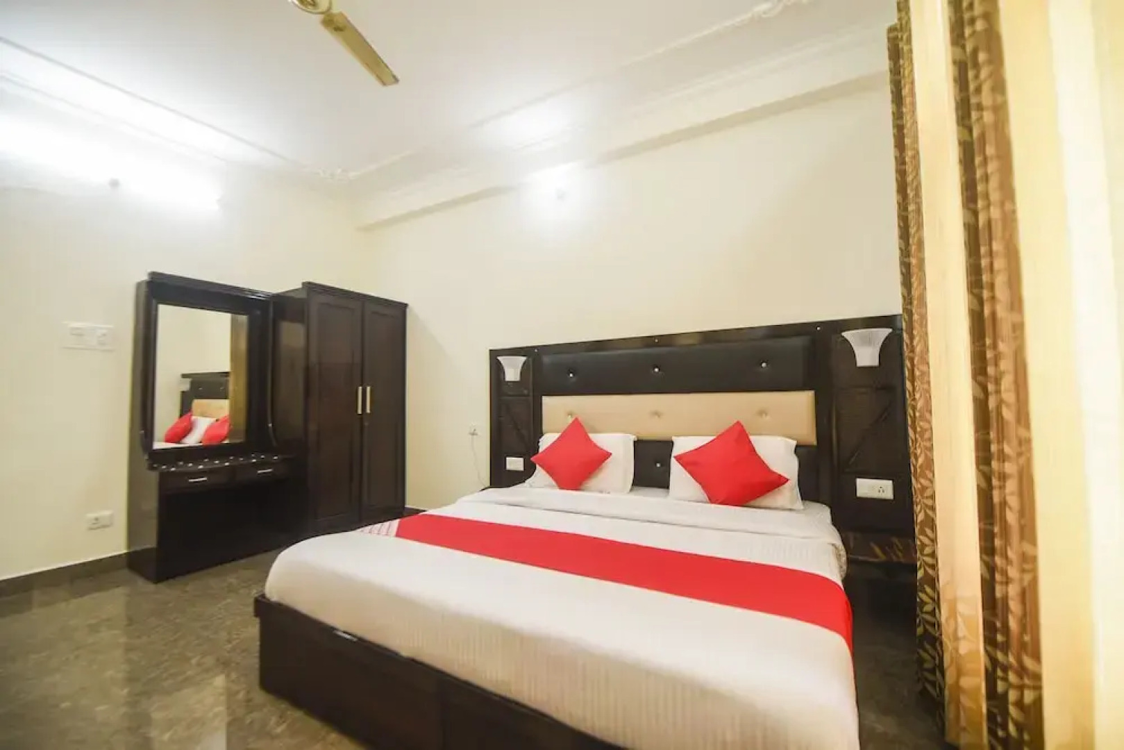 Oyo 15438 Vivek Nomadic