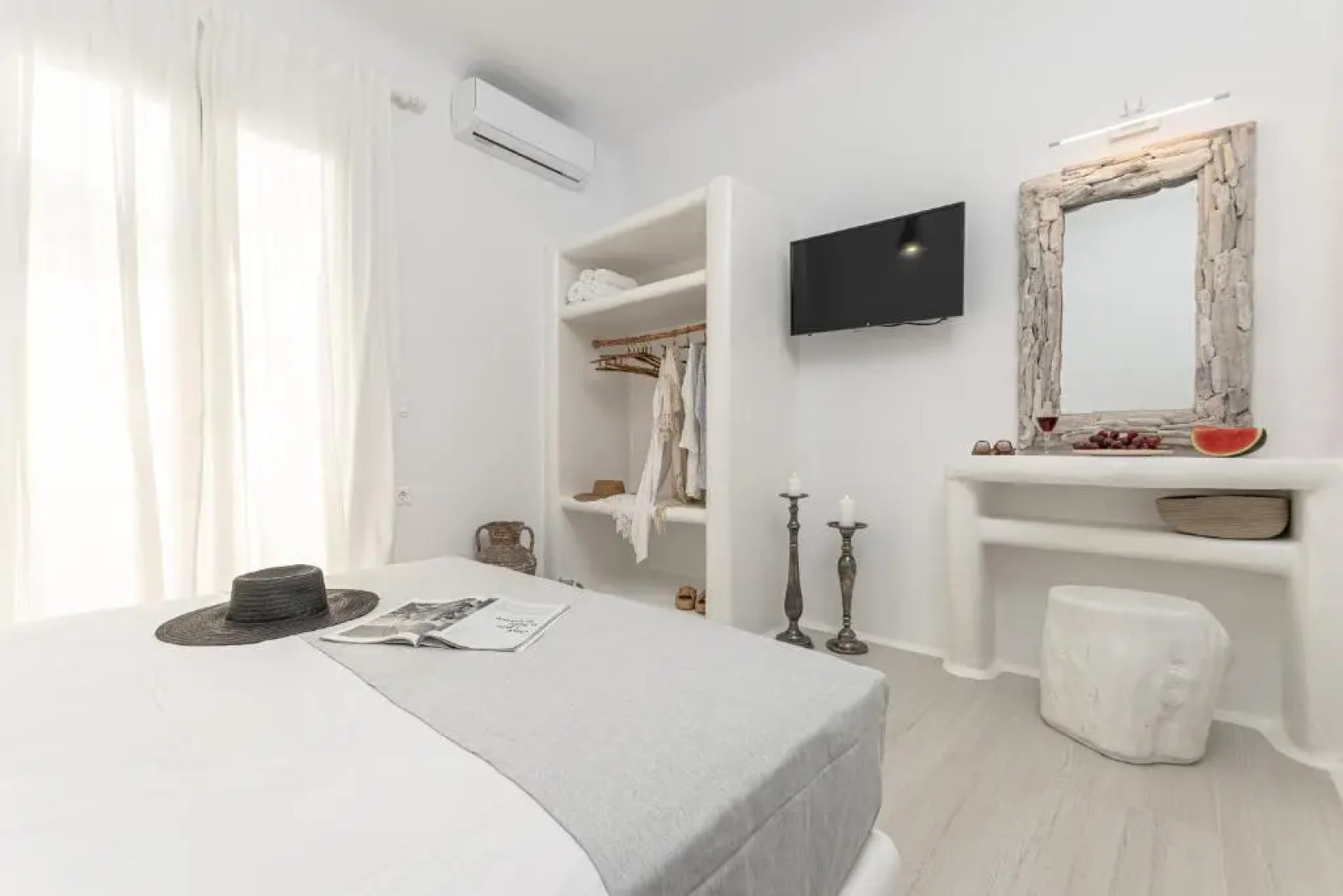 Ariadne's Crown Suites