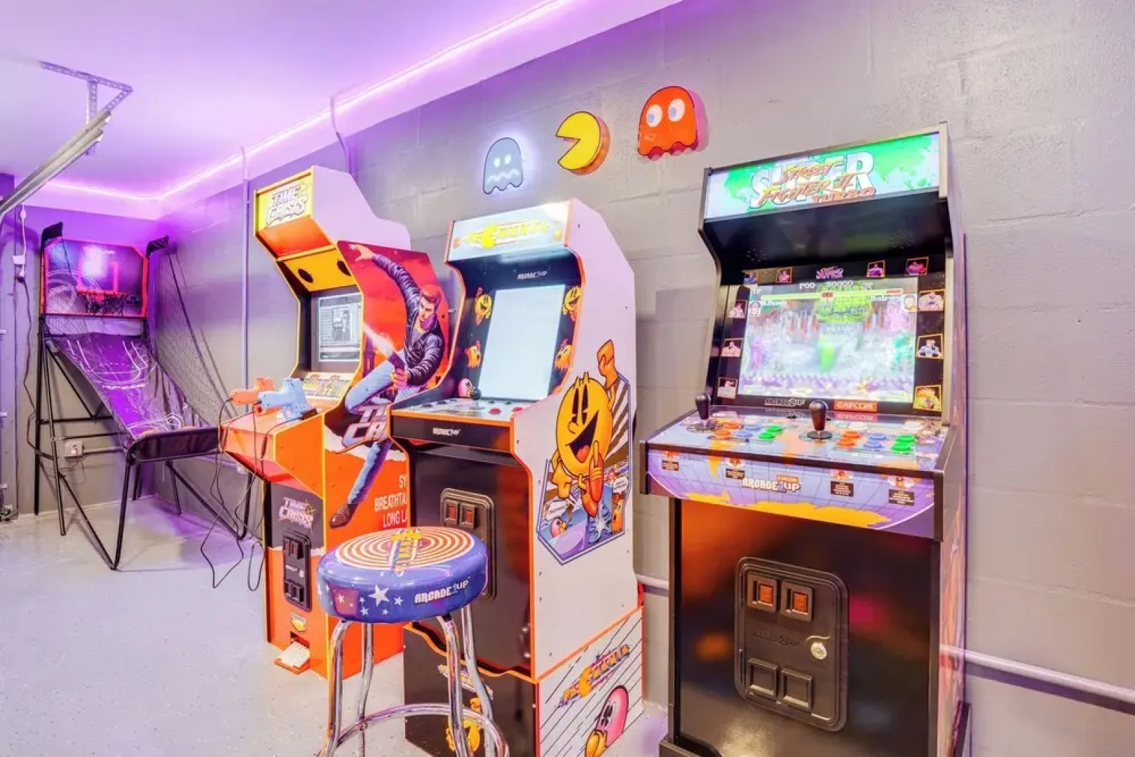 Mid-century Lakeland Home w/ Game Room!