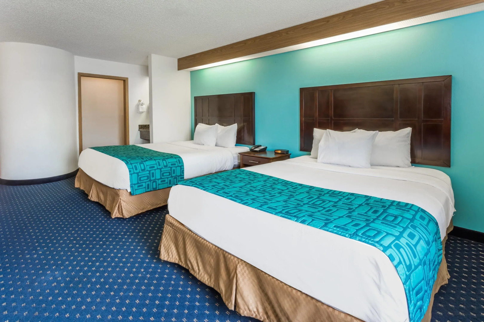 Howard Johnson Hotel & Suites by Wyndham Vancouver