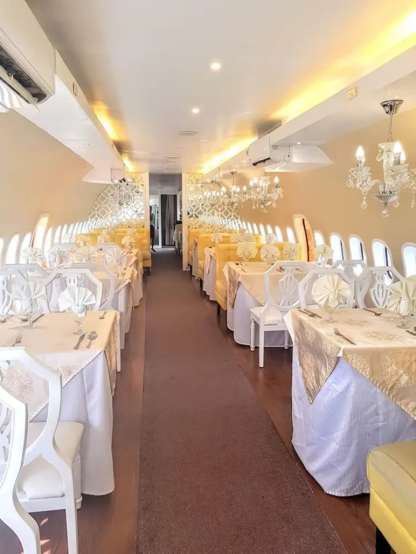 Kamayan sa Palaisdaan Hotel and Resort