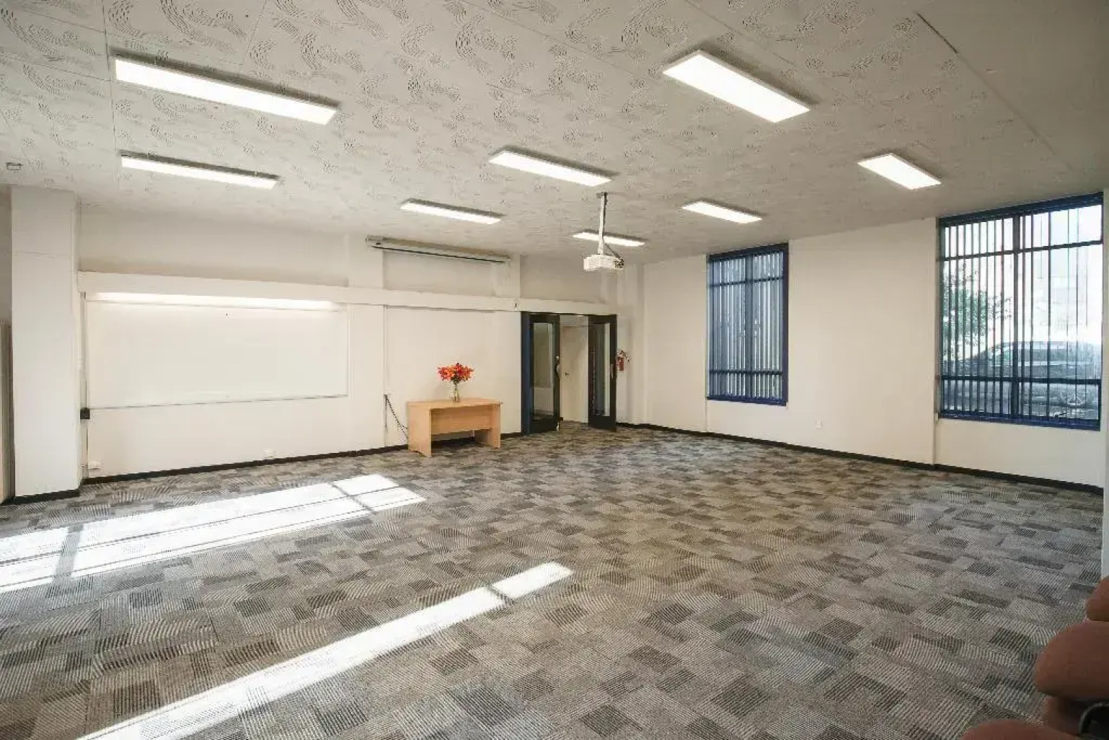 Kiwi International Hotel