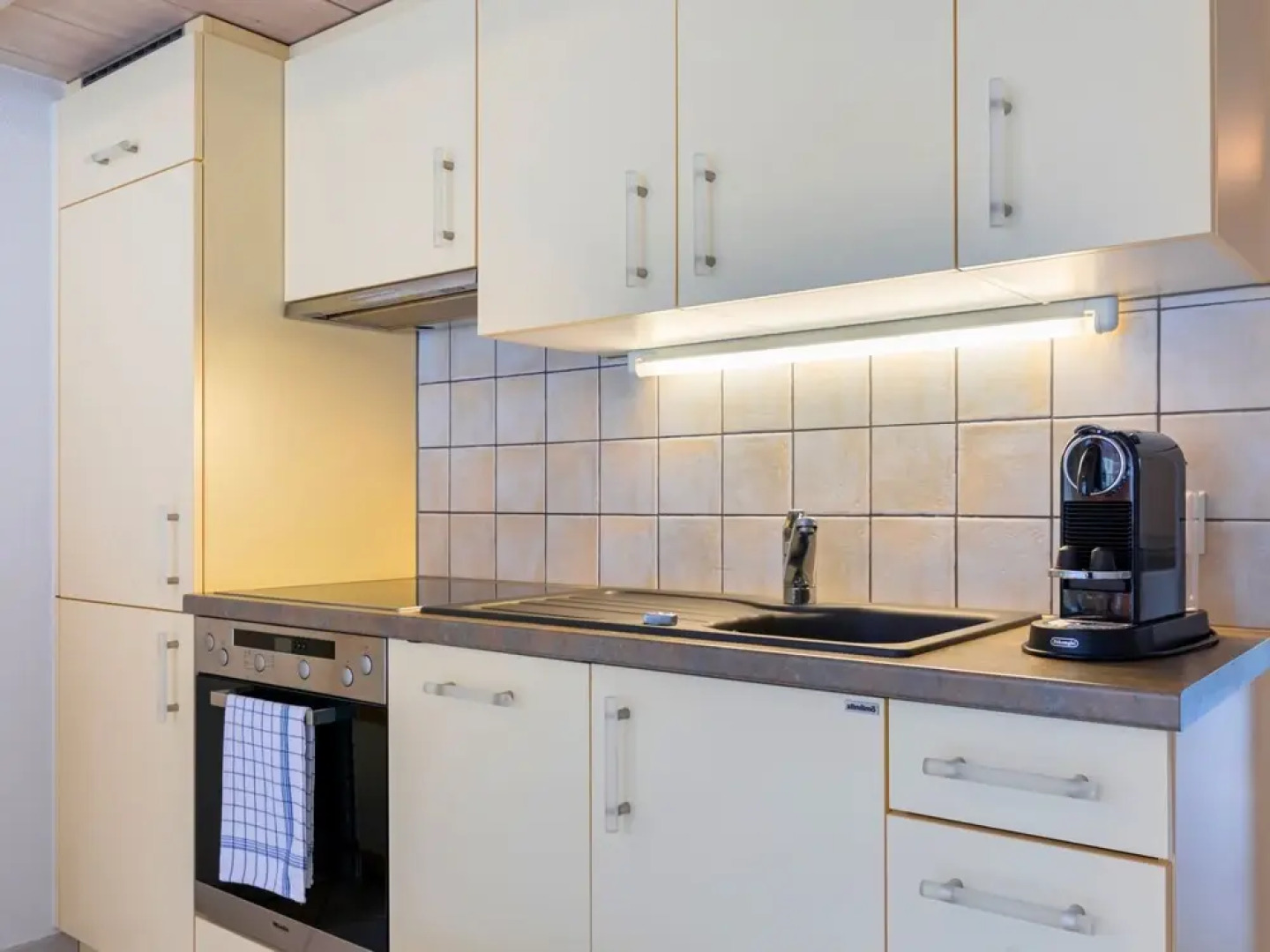 Tasman S12 2 Port-valais