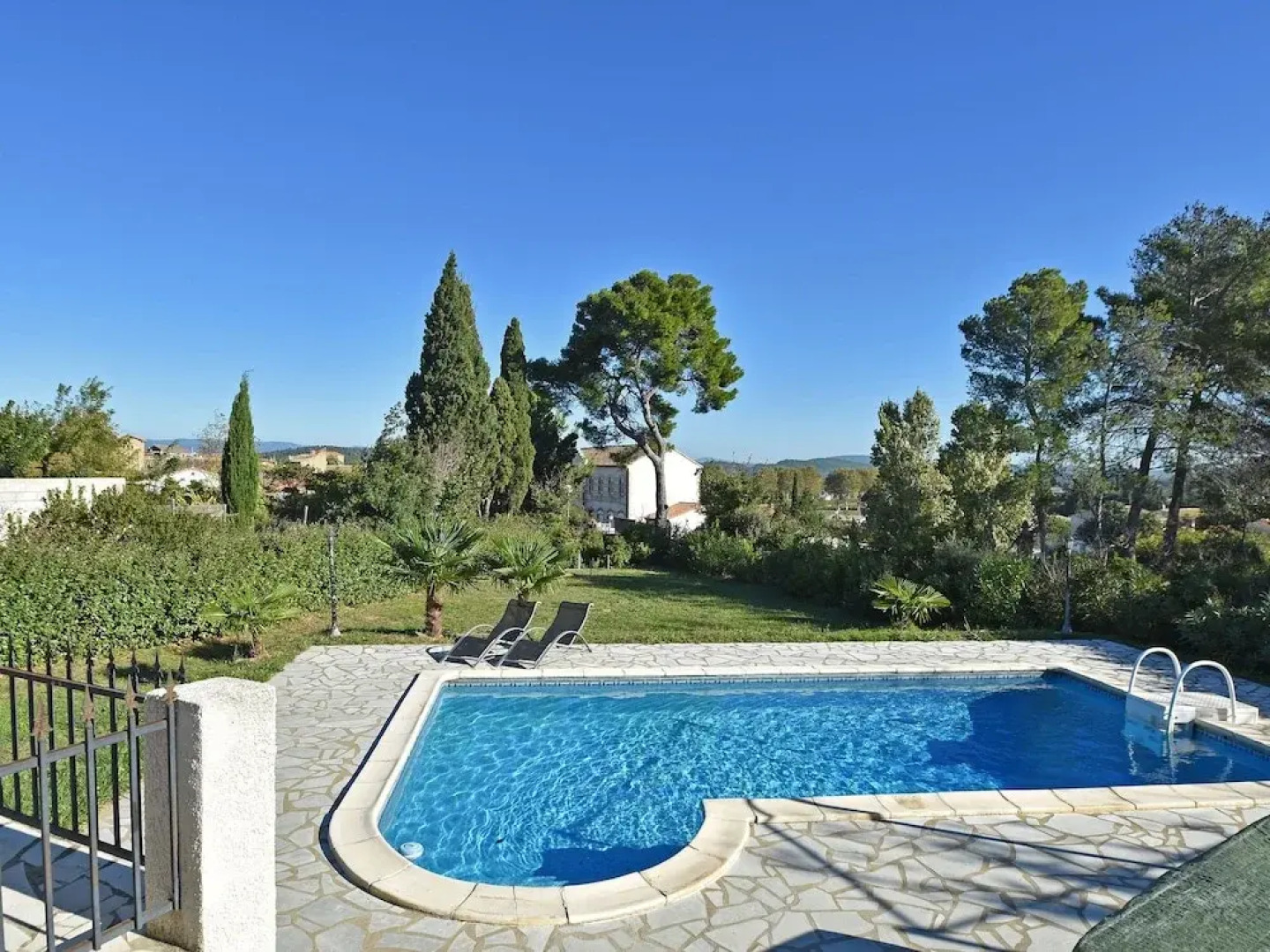 Spacious Villa With Swimming Pool, Jacuzzi, Trampoline, Swing, View, 500m Bakery