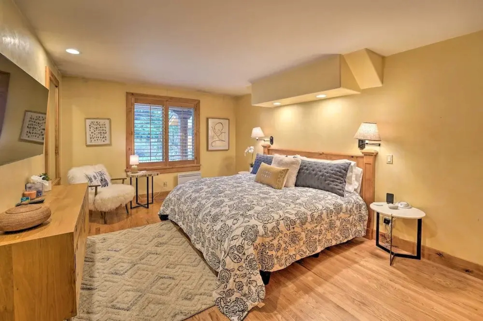 Serene Sun Valley Home w/ Hot Tub & Mtn Views