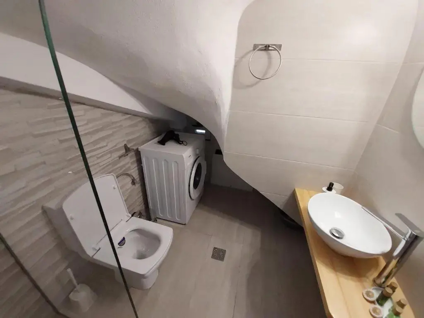 Elia Luxury Apartments Estd 2022