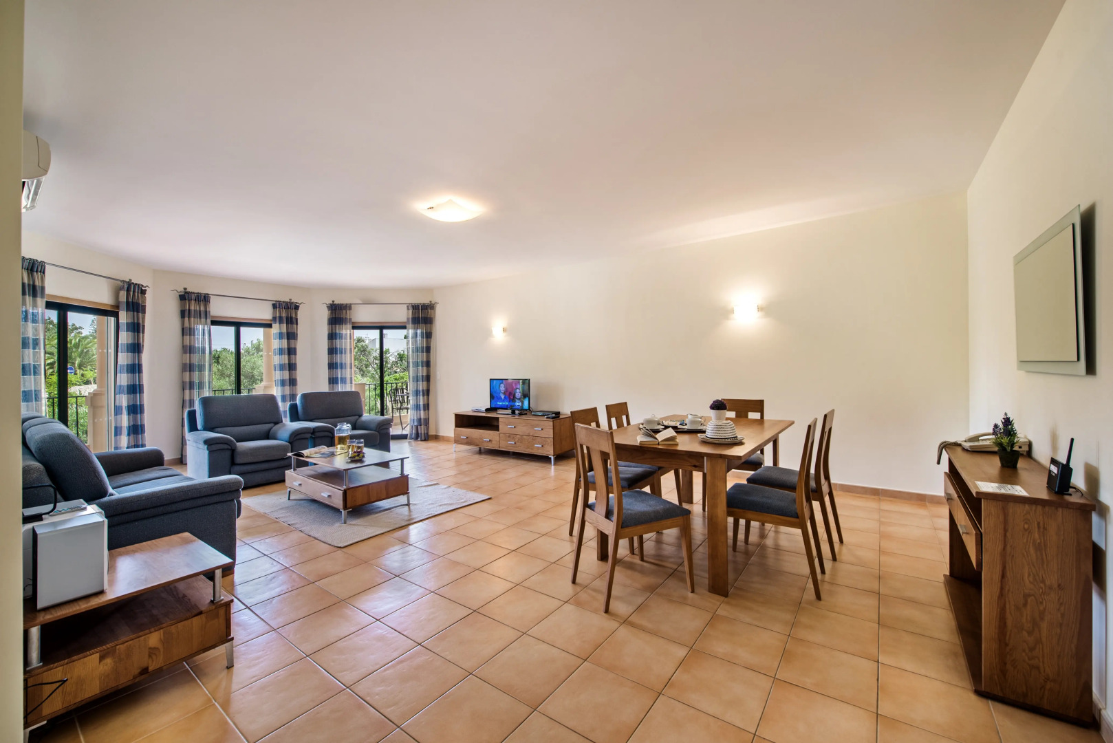 Jardim Da Meia Praia Hotel