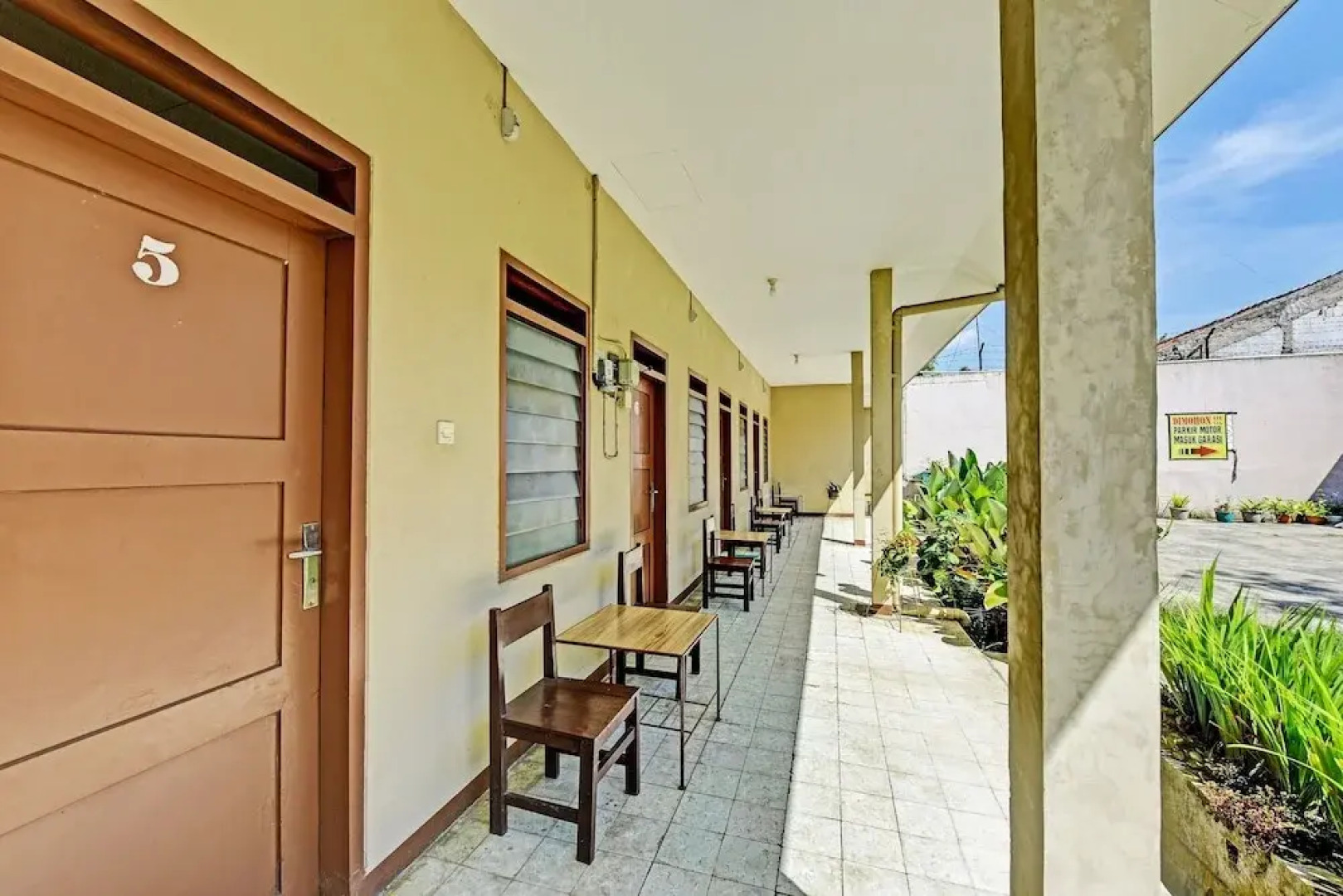 OYO 90443 Hotel New Kartika In