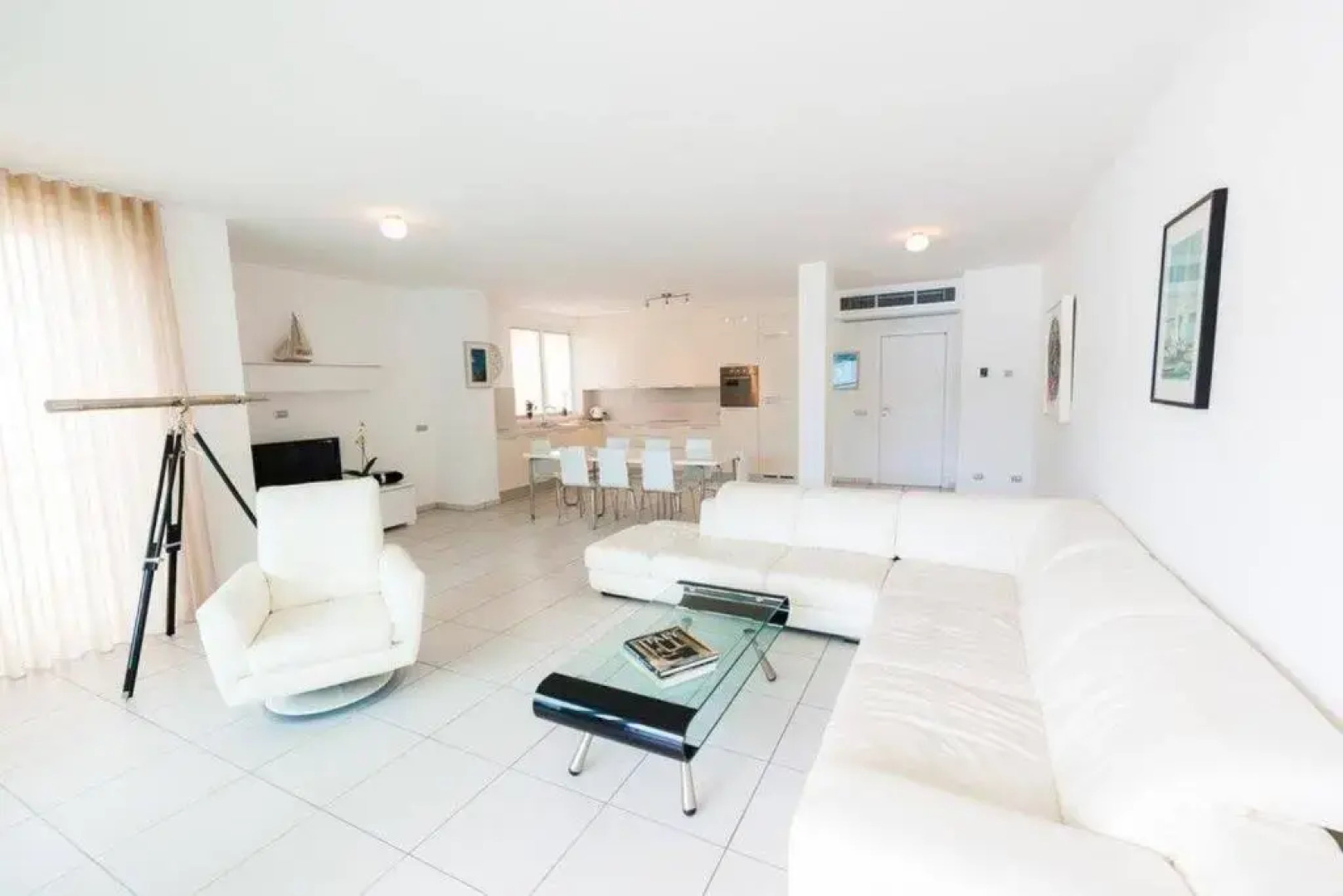 4 bedroom apartment with pool & jacuzzi