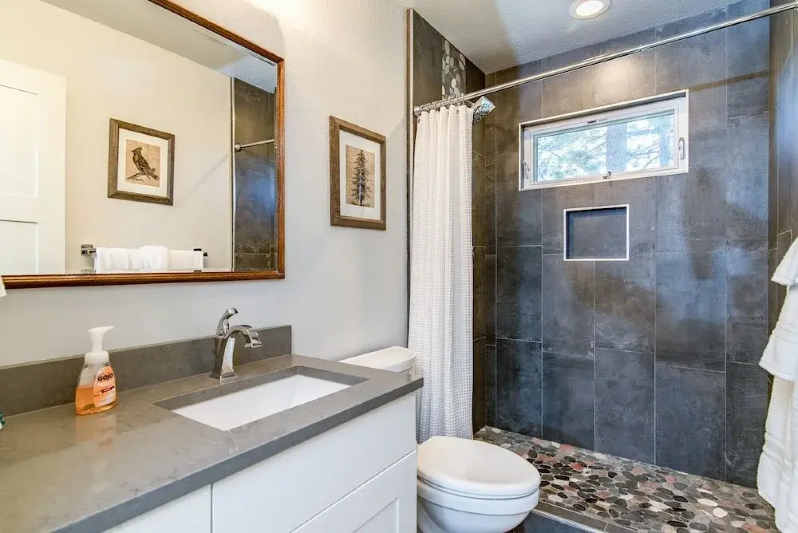 4br Lake View W/ Double Decks 4 Bedroom Cabin