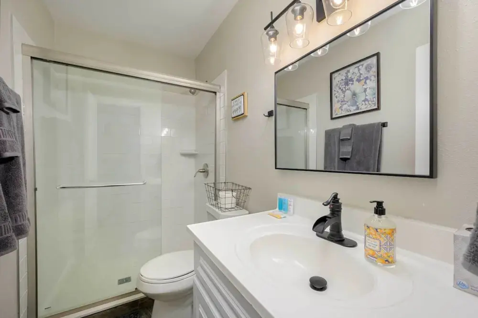 Hook, Line & Leisure: Lakefront Gem, 2 Mi to Dtwn