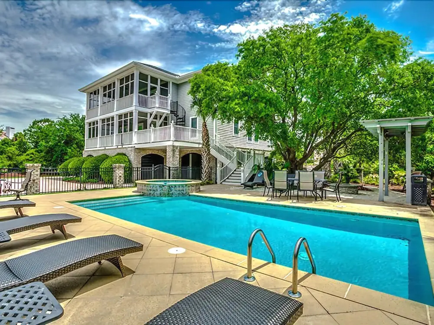 112 Tolater 8 Br Home by RedAwning