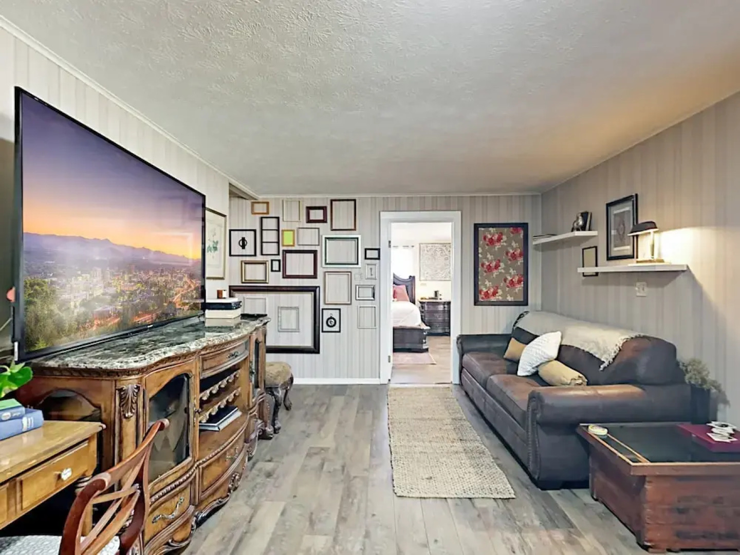 Country Compound - 2 Separates - 6 Br Home