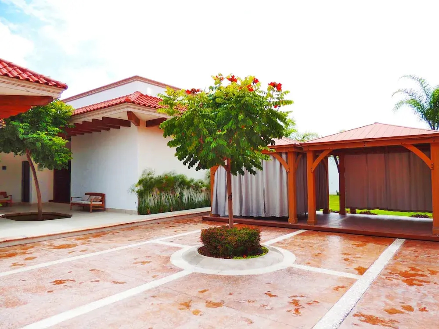 Royal Aqua Luxury Hotel & Spa