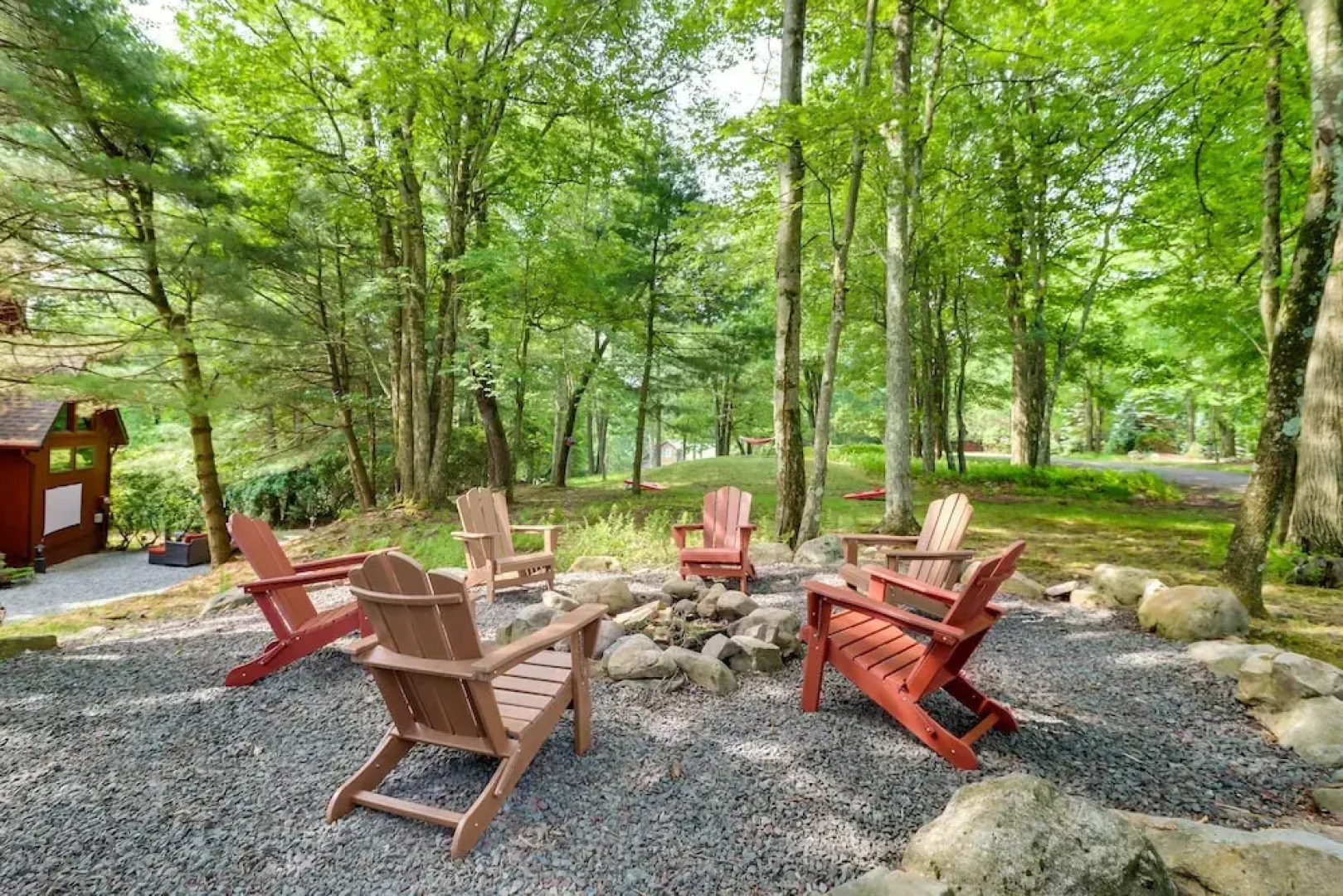 Outdoor Theater, Deck & Fire Pit: Poconos Retreat