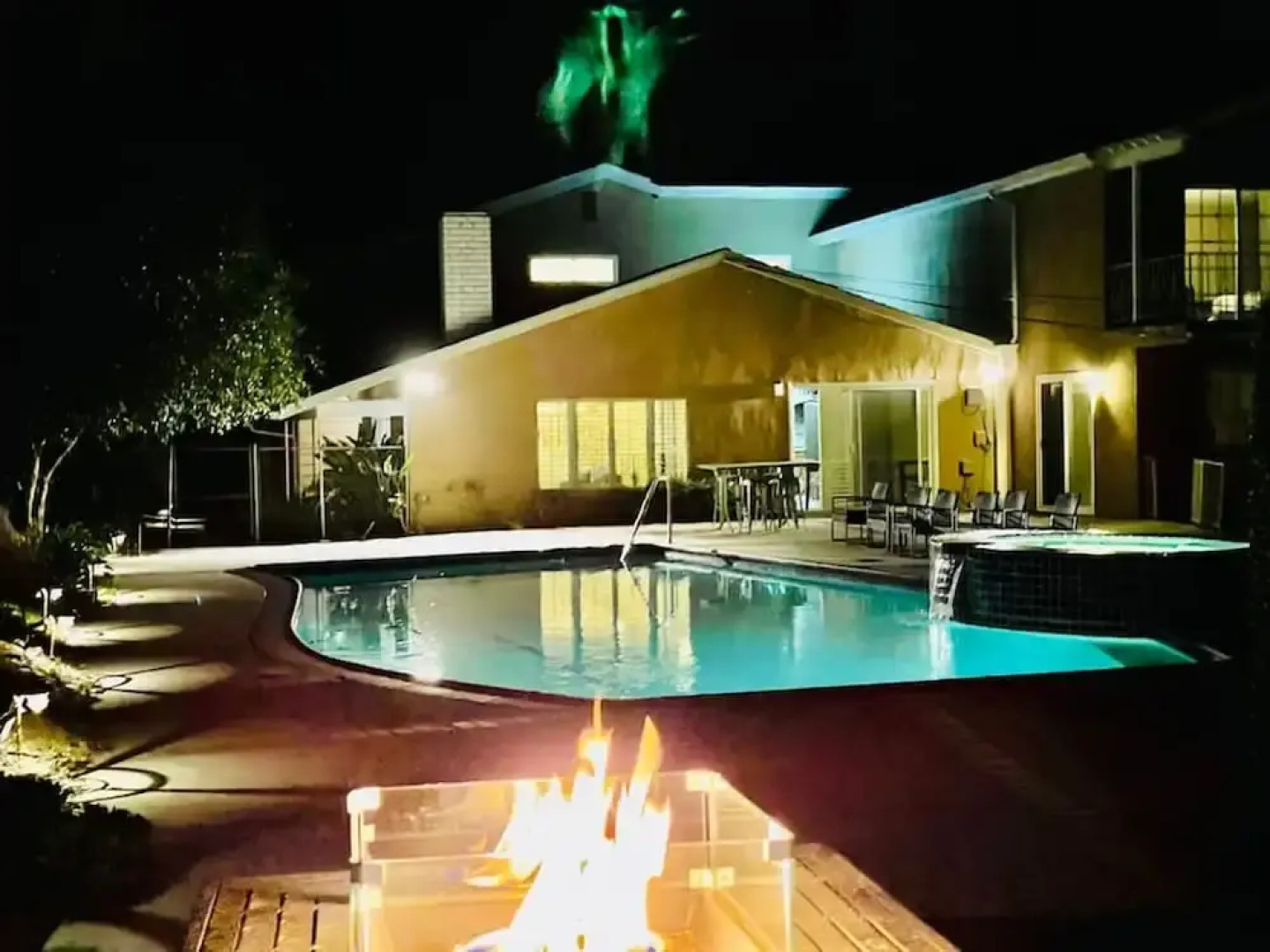 Pacific Dreams at Woodland Hills Distinguished 8 Br 6 5 BA Residence With Pool and Spa Sleeps 16