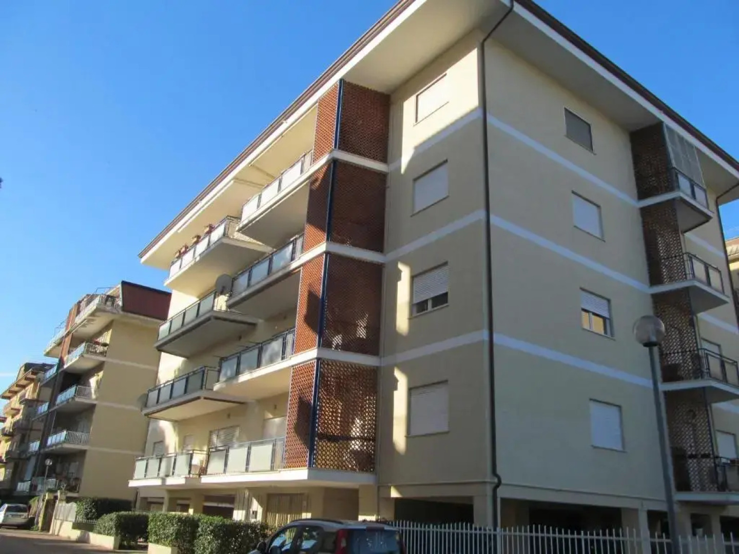 Luminoso Appartamento A 80 Metri dal Mare