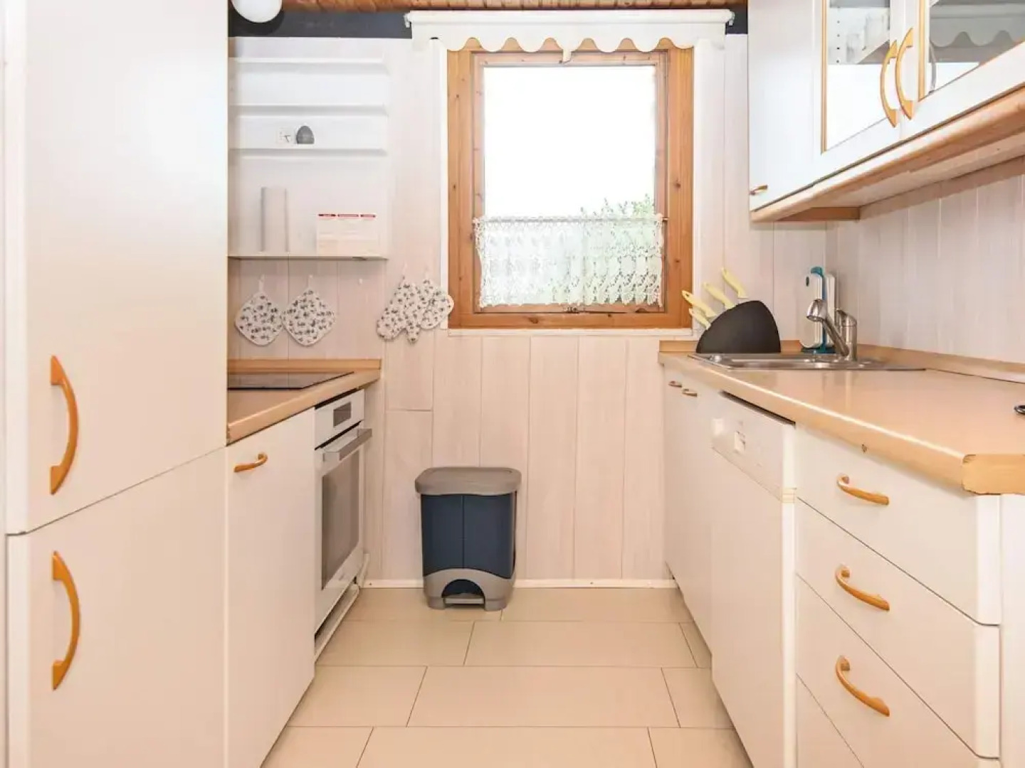 Rustic Holiday Home in Augustenborg near Sea