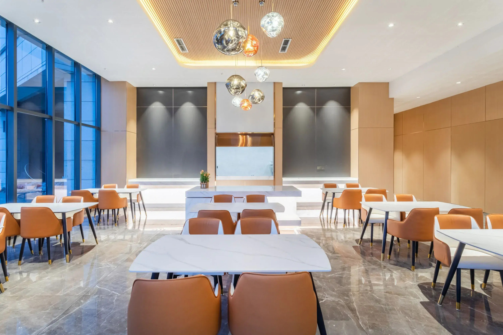 Qin Yue Shi Ye Hotel