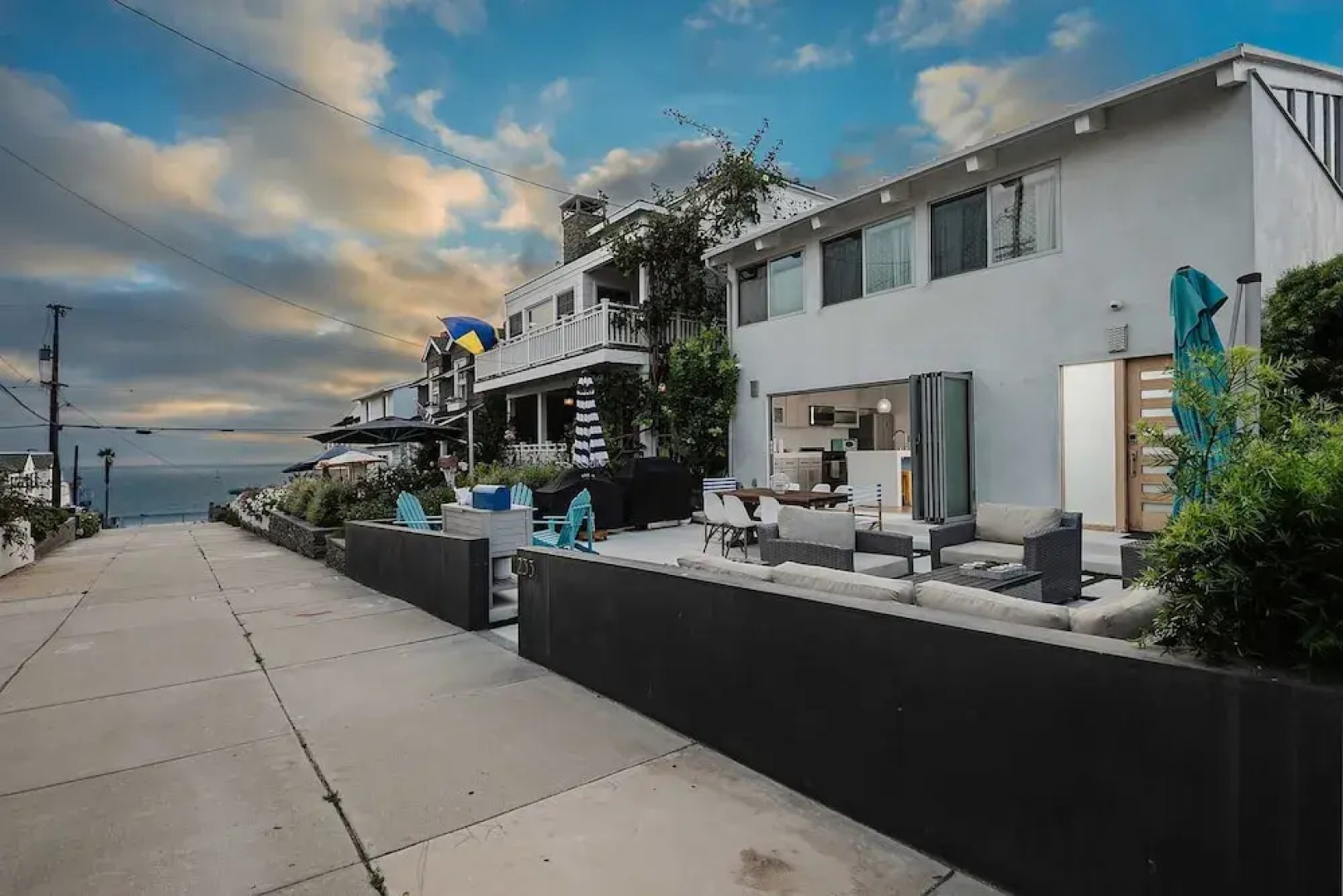Your Coastal Getaway in Manhattan Beach Awaits