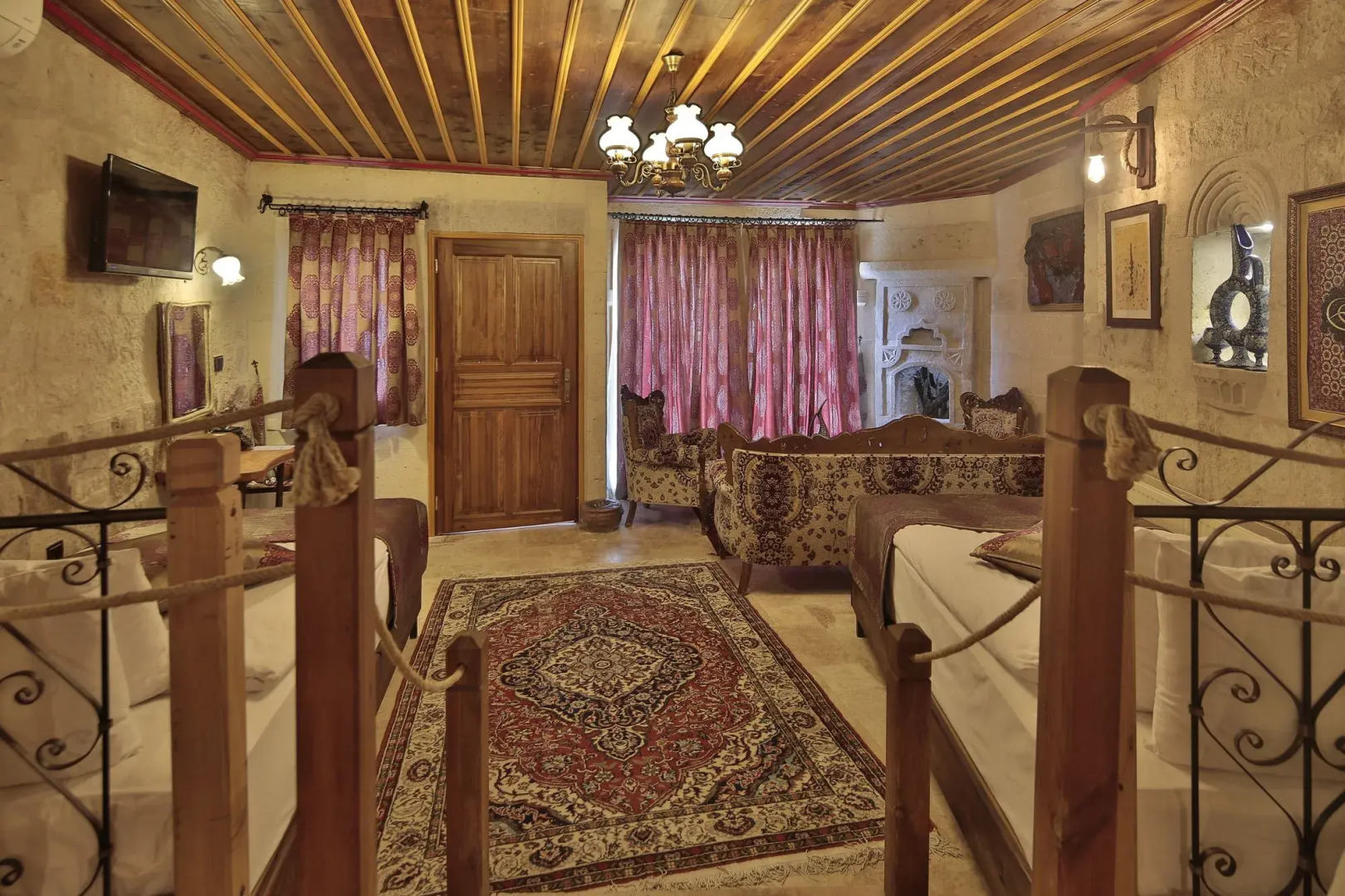 Aren Cave Hotel & Art Gallery