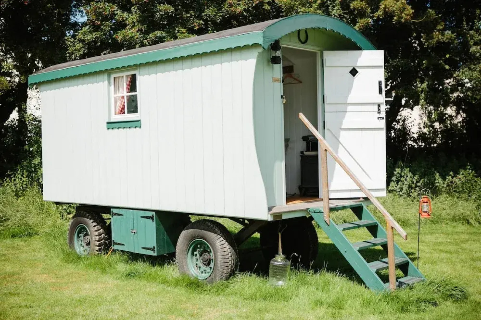 The Cluster @ The Queen - Caravan Park