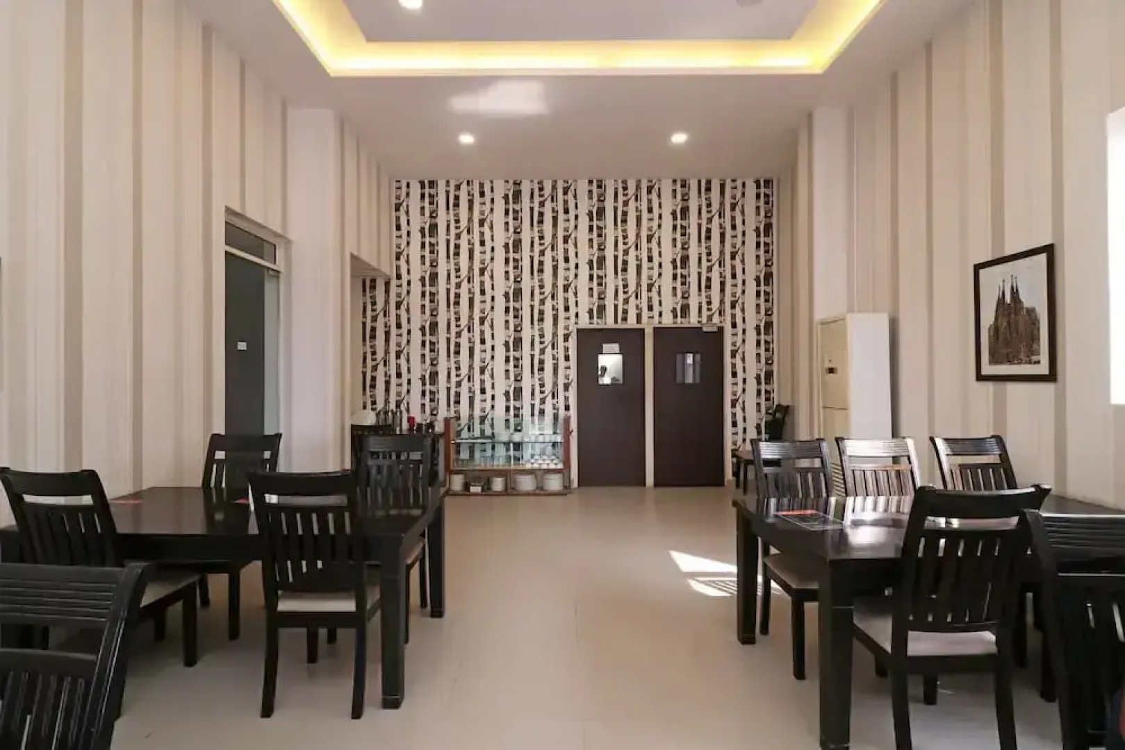 Capital O 18443 Hotel Nano