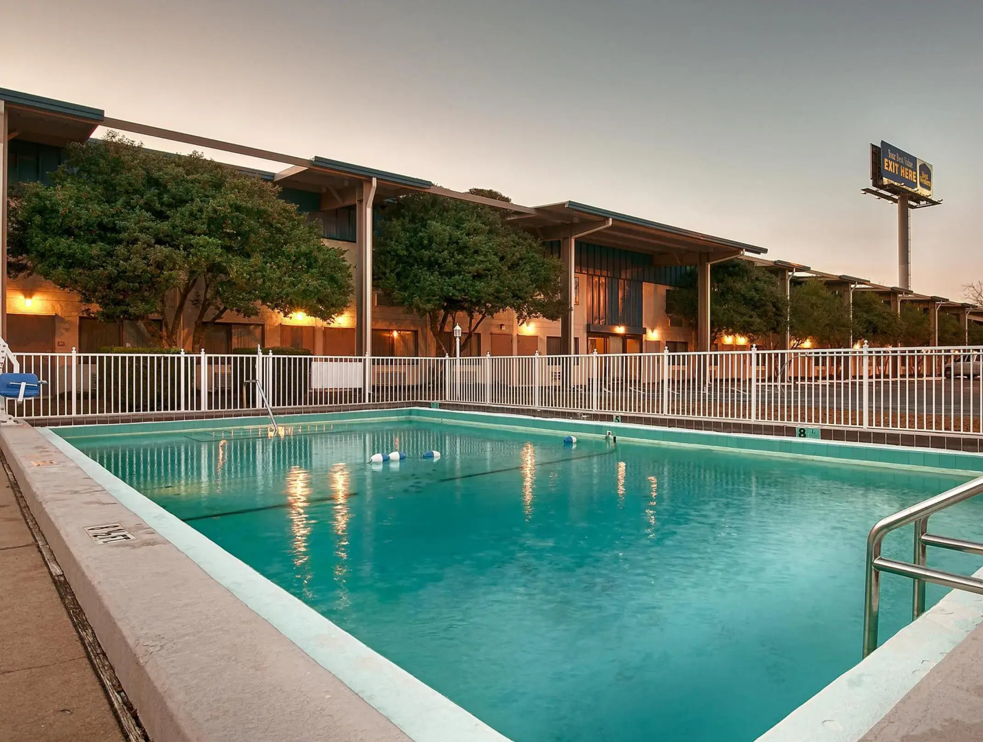 Best Western Crossroads Inn