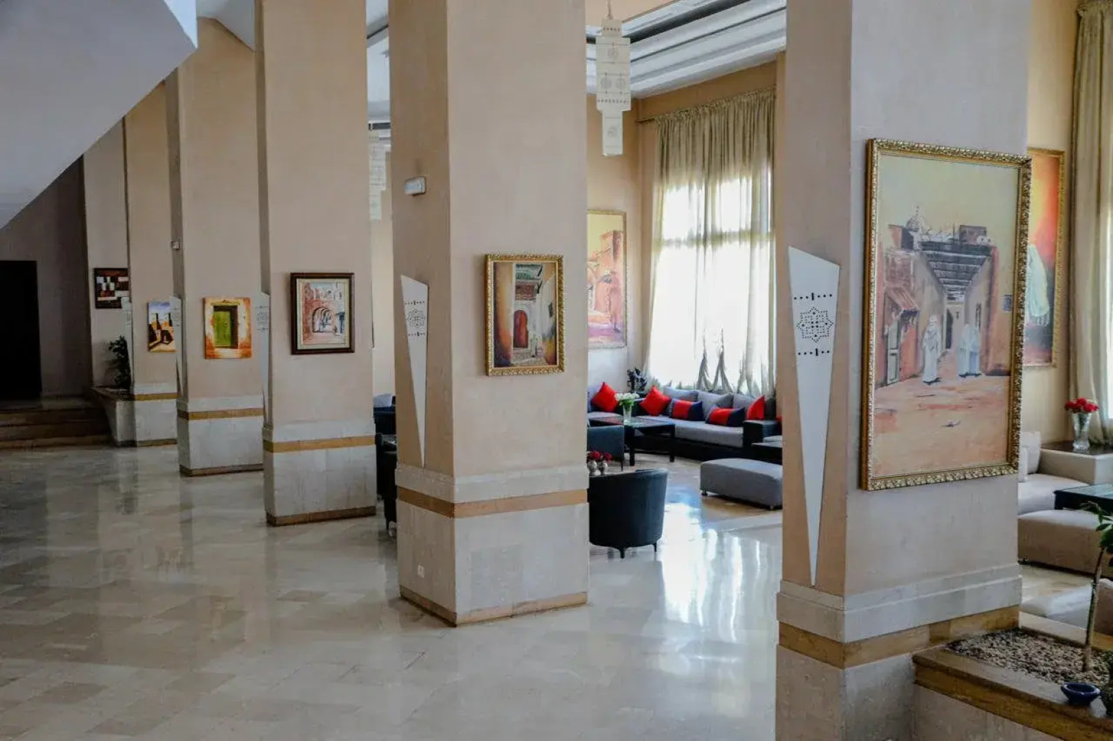 Intouriste Hôtel & Suites