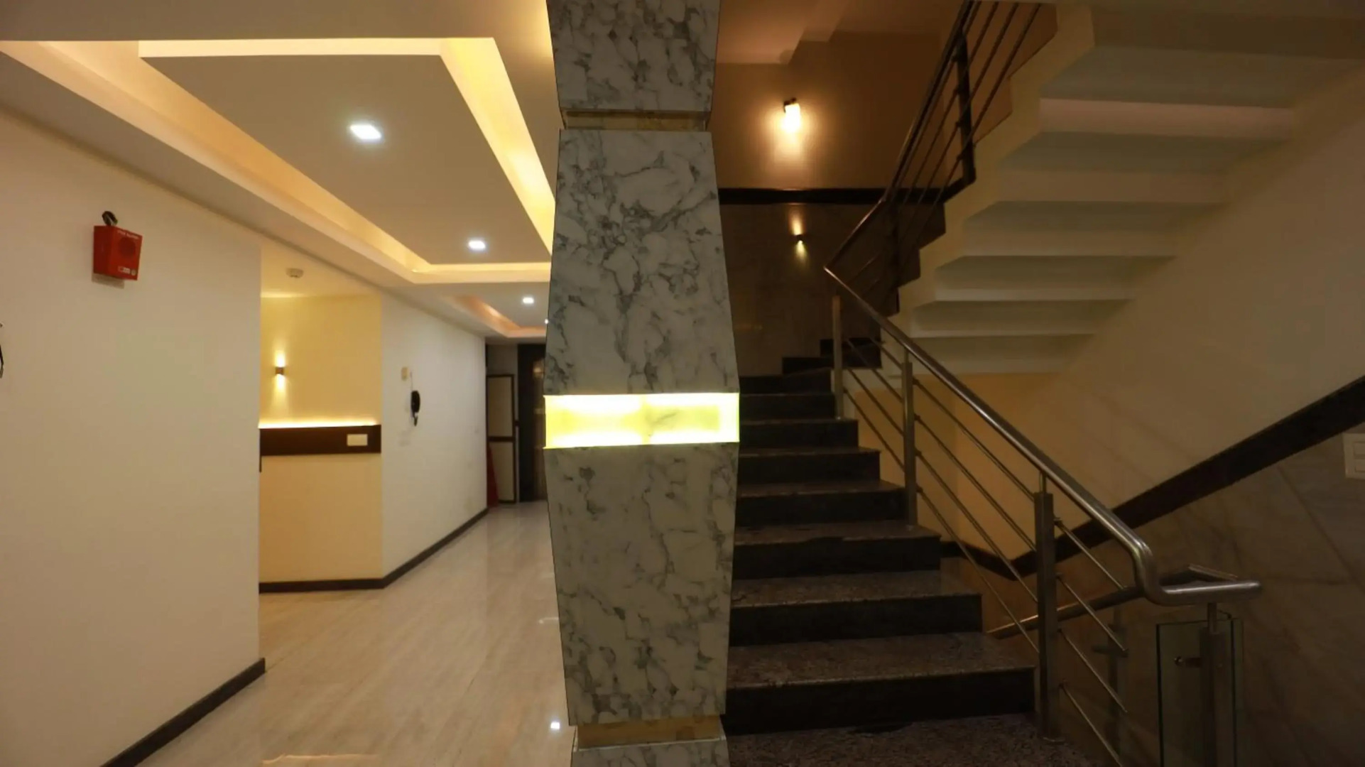OYO 11414 Hotel Silver Suites