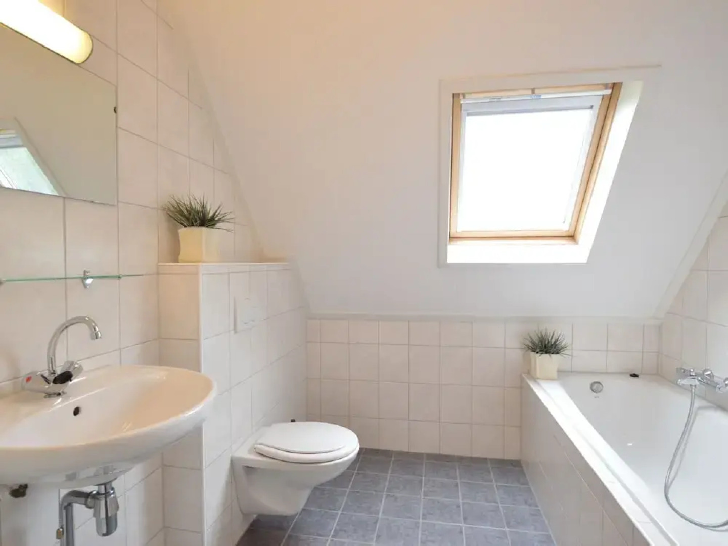 Modern Holiday Home in Gasselte near Lake