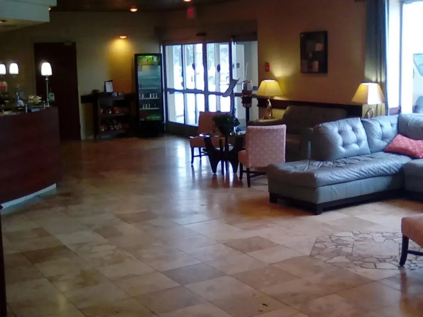 Grand Forks Inn & Suites
