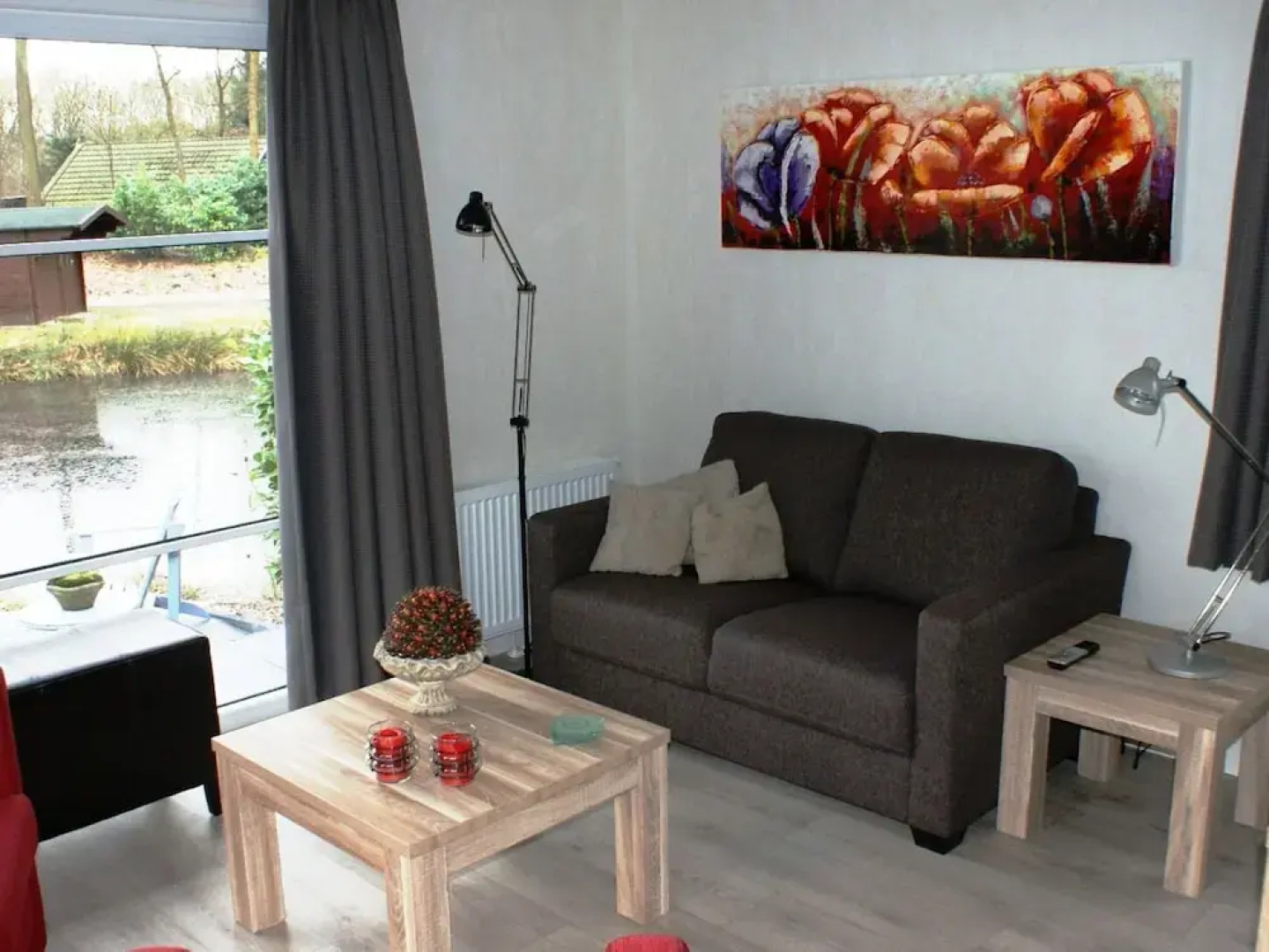 Modern chalet with two terraces and near a pond